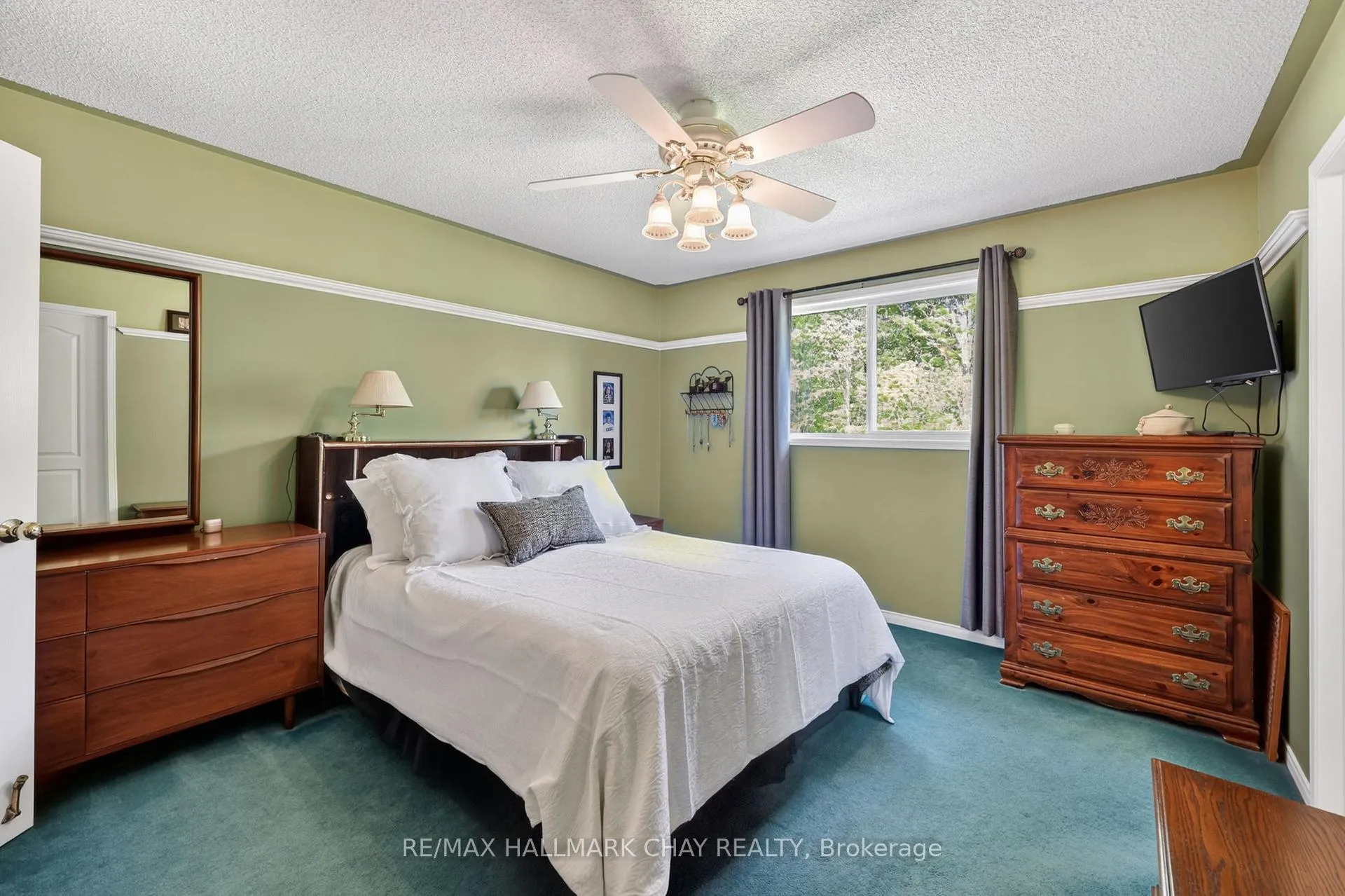 Photo 21 of 143 Emms Drive, Barrie, Holly — HOMEH