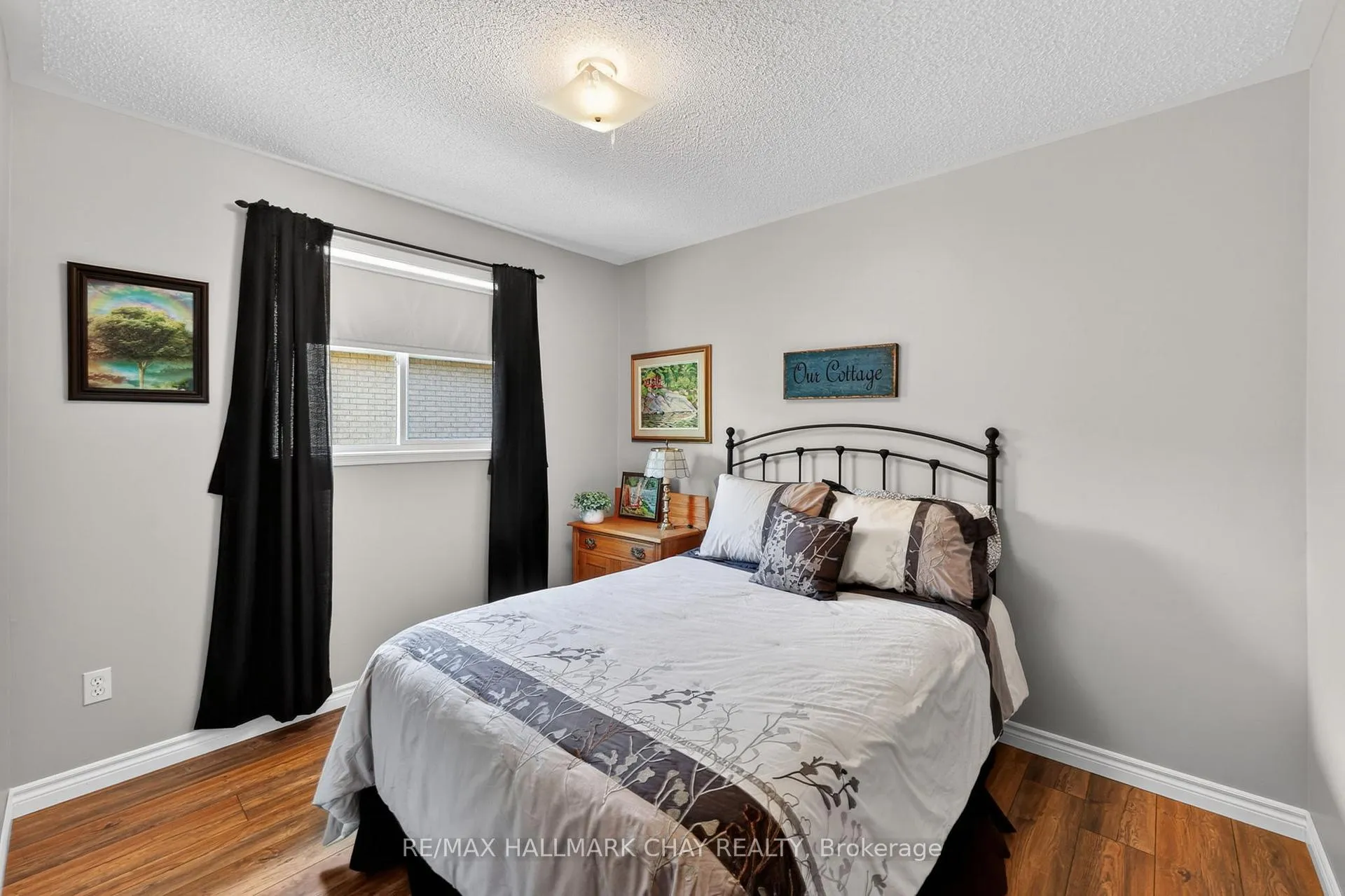 Photo 24 of 143 Emms Drive, Barrie, Holly — HOMEH
