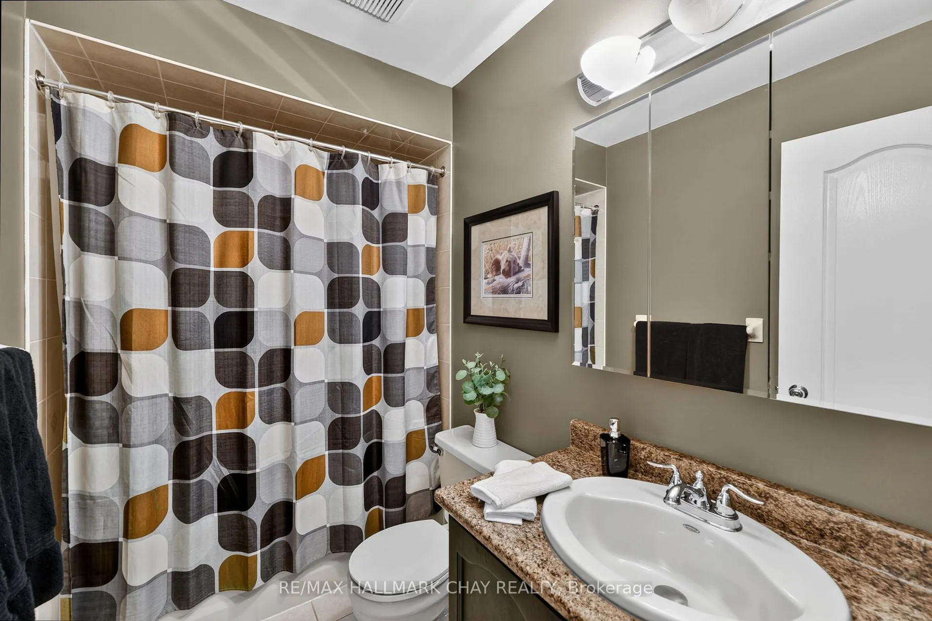 Photo 25 of 143 Emms Drive, Barrie, Holly — HOMEH