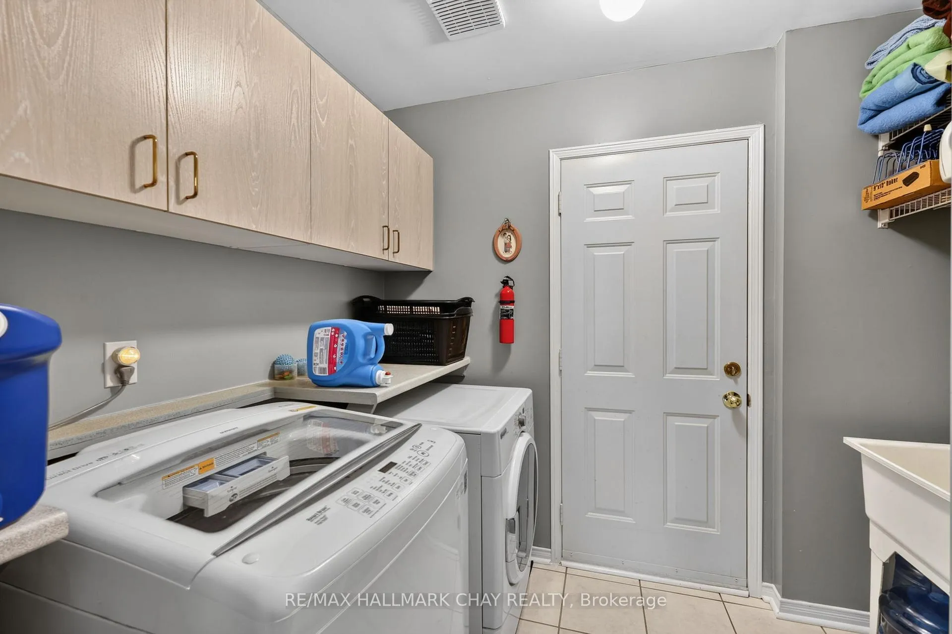 Photo 26 of 143 Emms Drive, Barrie, Holly — HOMEH