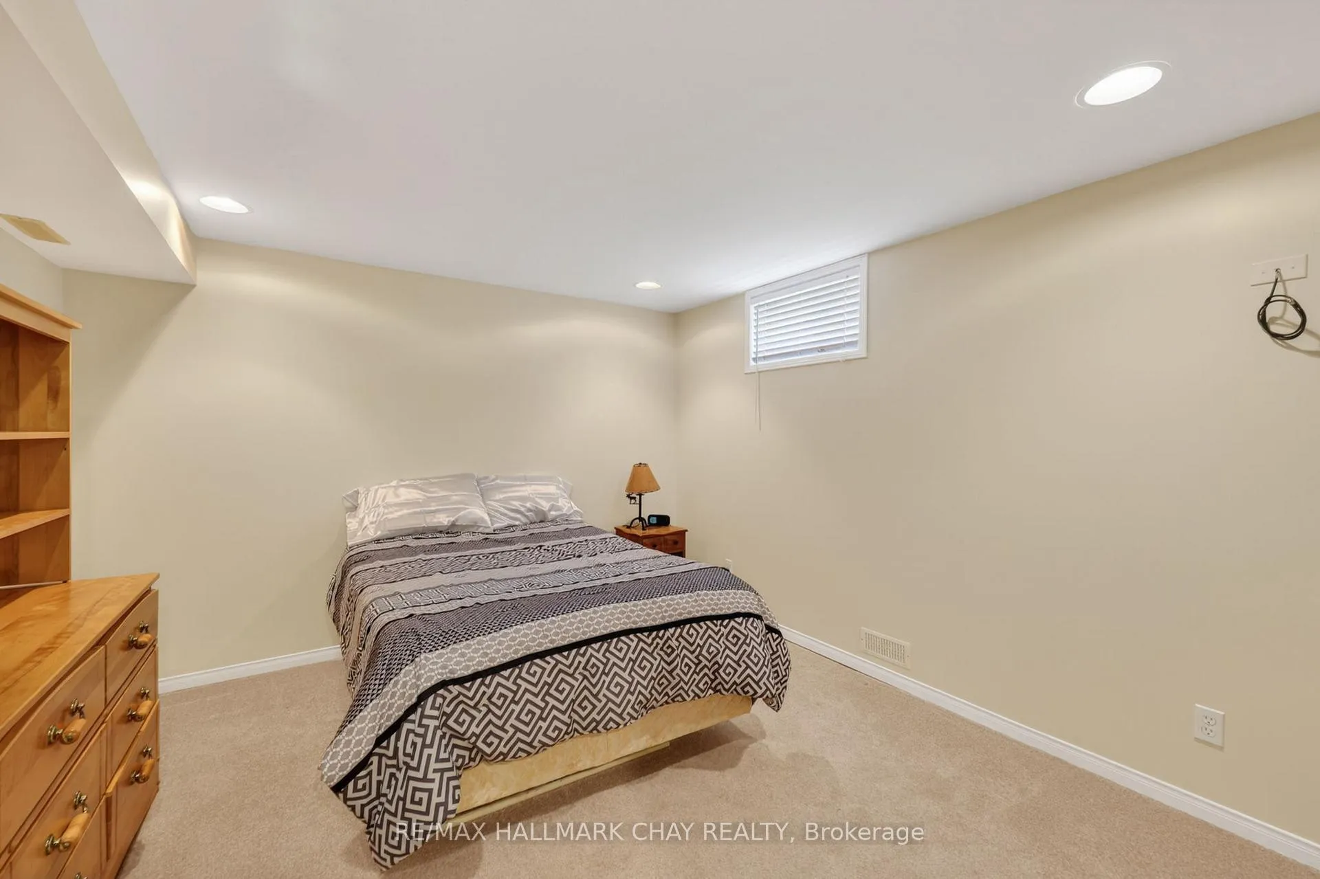 Photo 30 of 143 Emms Drive, Barrie, Holly — HOMEH