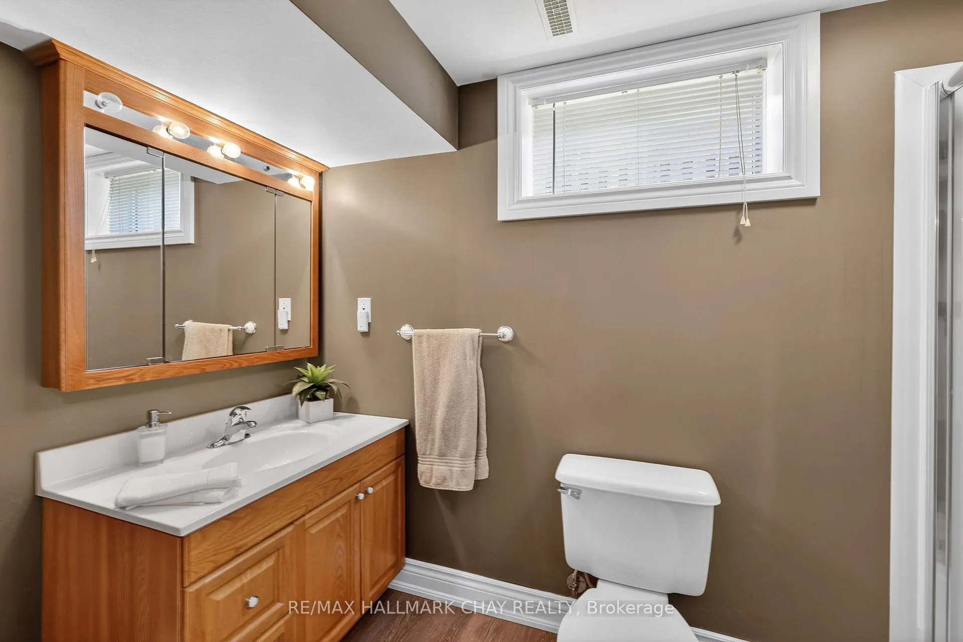 Photo 31 of 143 Emms Drive, Barrie, Holly — HOMEH