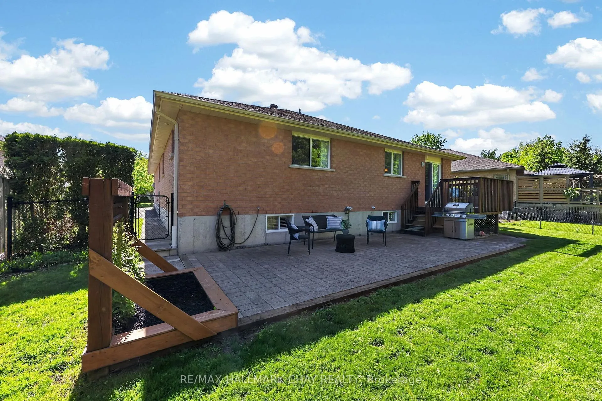 Photo 37 of 143 Emms Drive, Barrie, Holly — HOMEH
