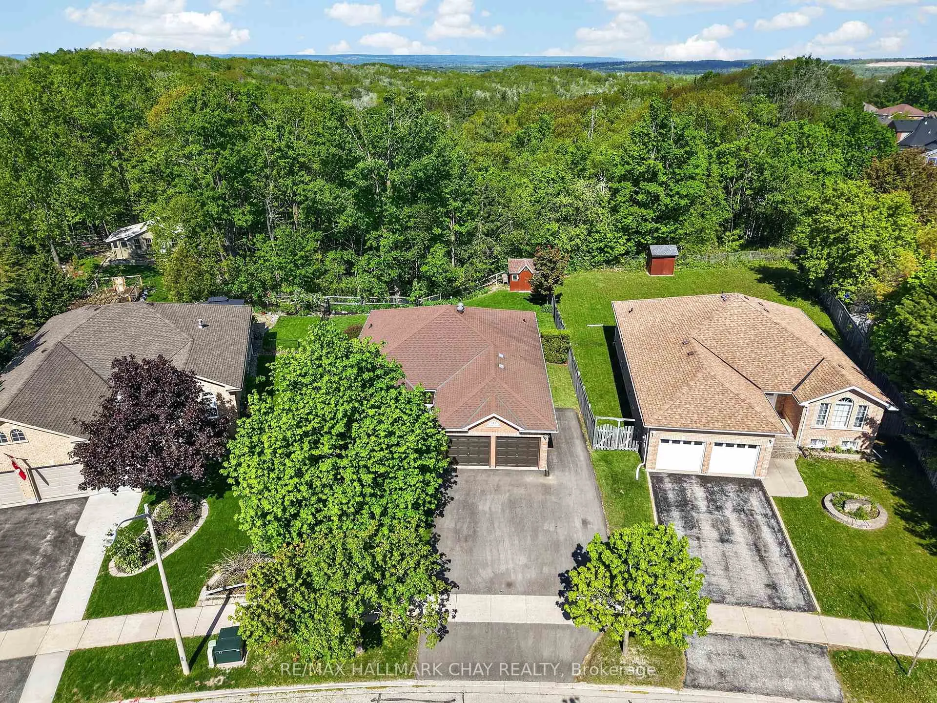 Photo 38 of 143 Emms Drive, Barrie, Holly — HOMEH