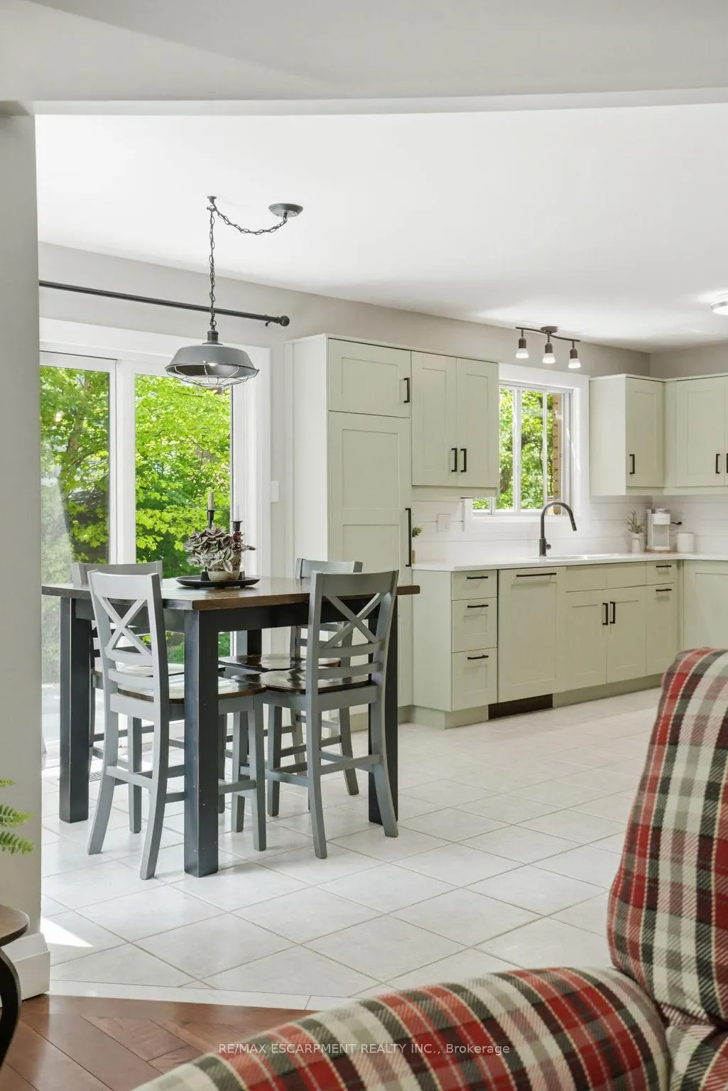 Photo 12 of 1300 Silvan Forest Drive, Burlington, Tansley — HOMEH