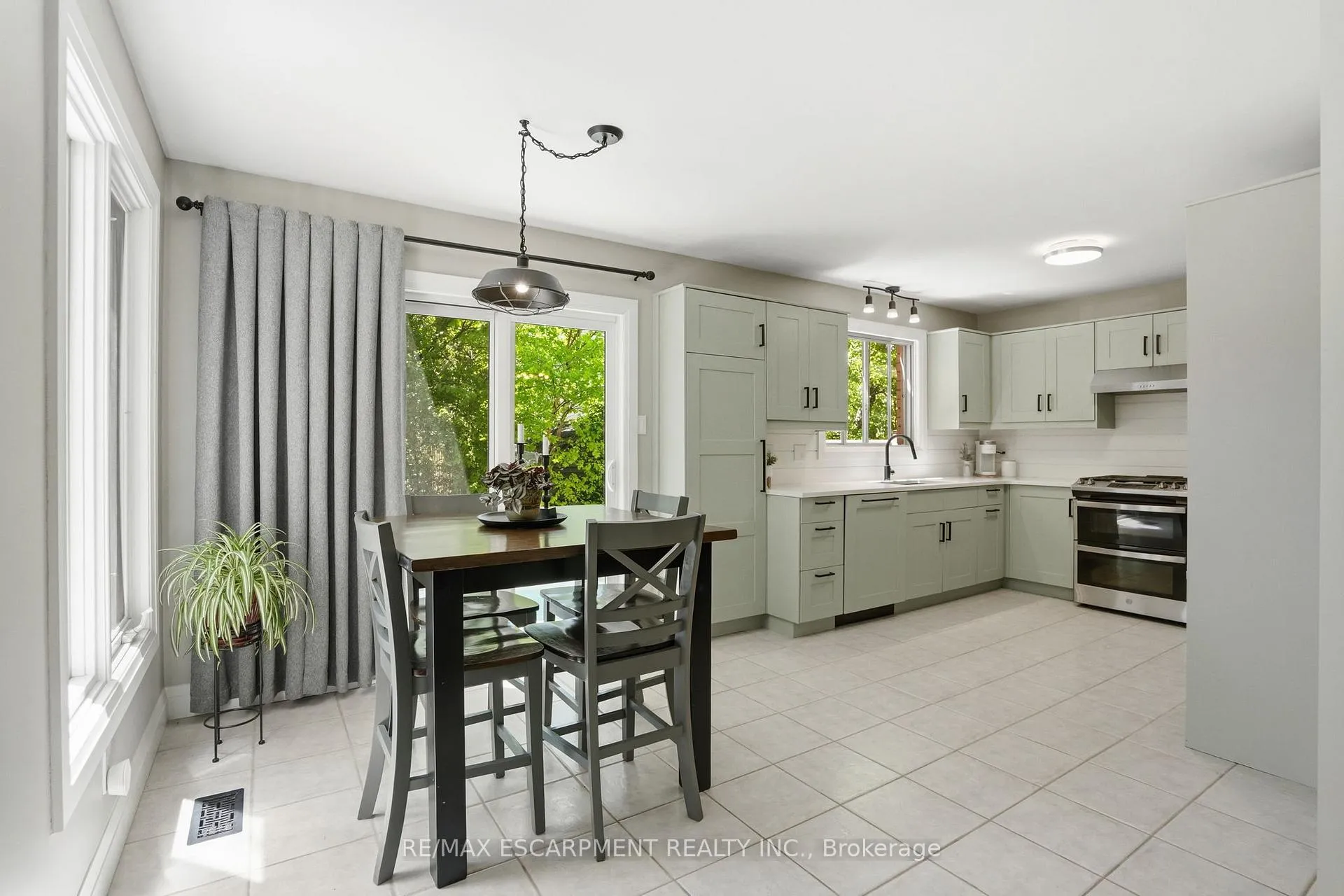 Photo 13 of 1300 Silvan Forest Drive, Burlington, Tansley — HOMEH