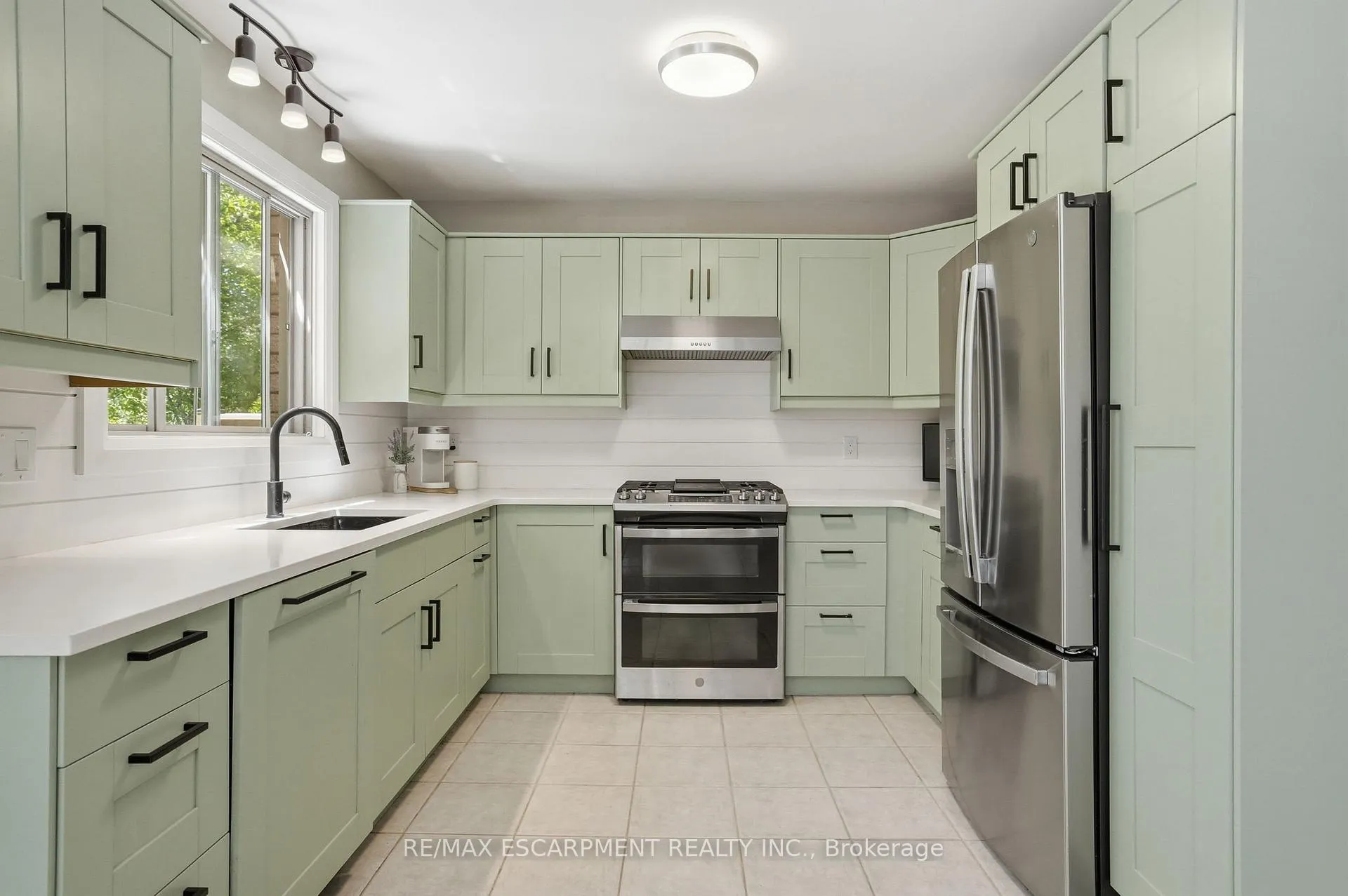 Photo 15 of 1300 Silvan Forest Drive, Burlington, Tansley — HOMEH
