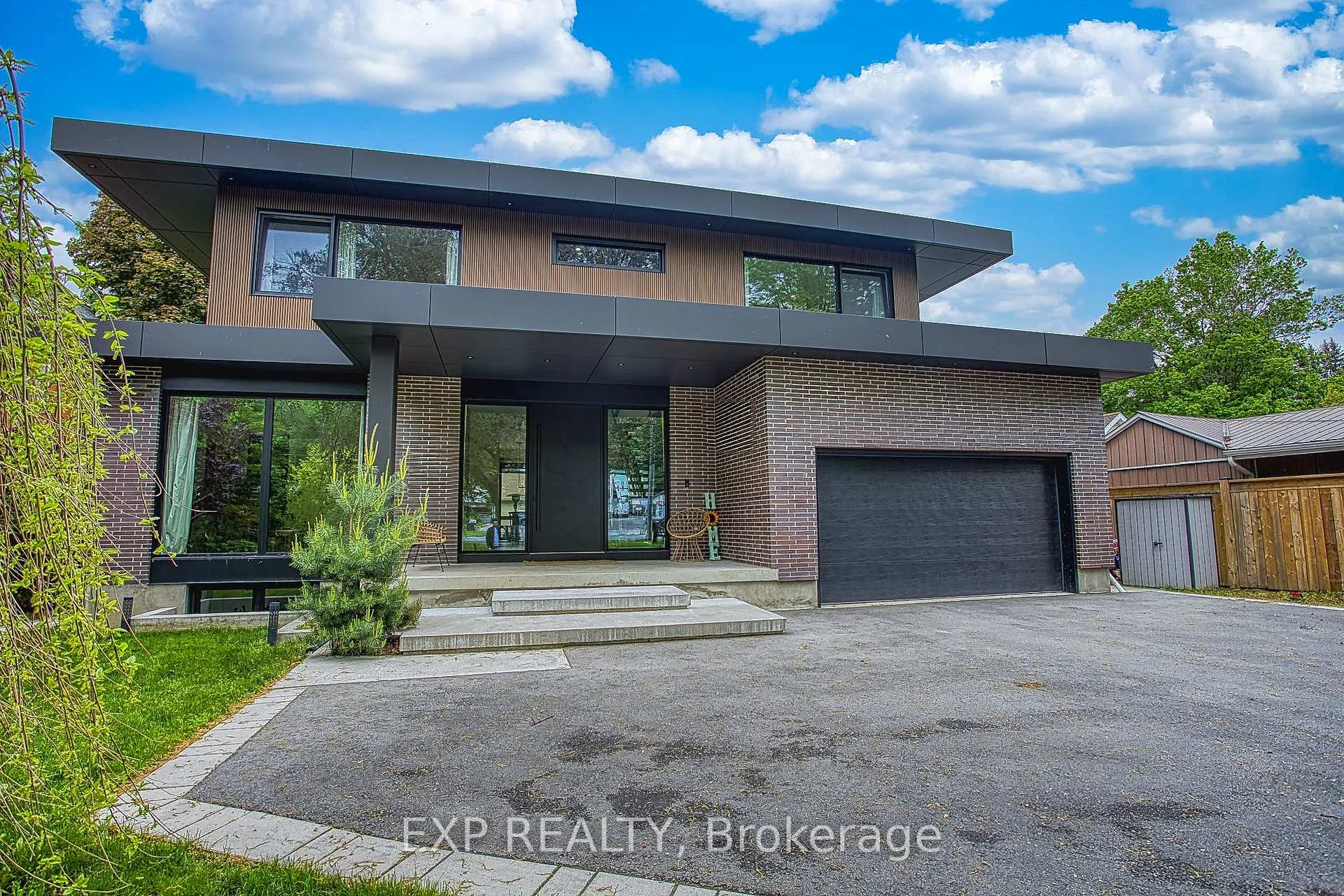 Photo 3 of 352 Main Street W, Grimsby, Grimsby West — HOMEH