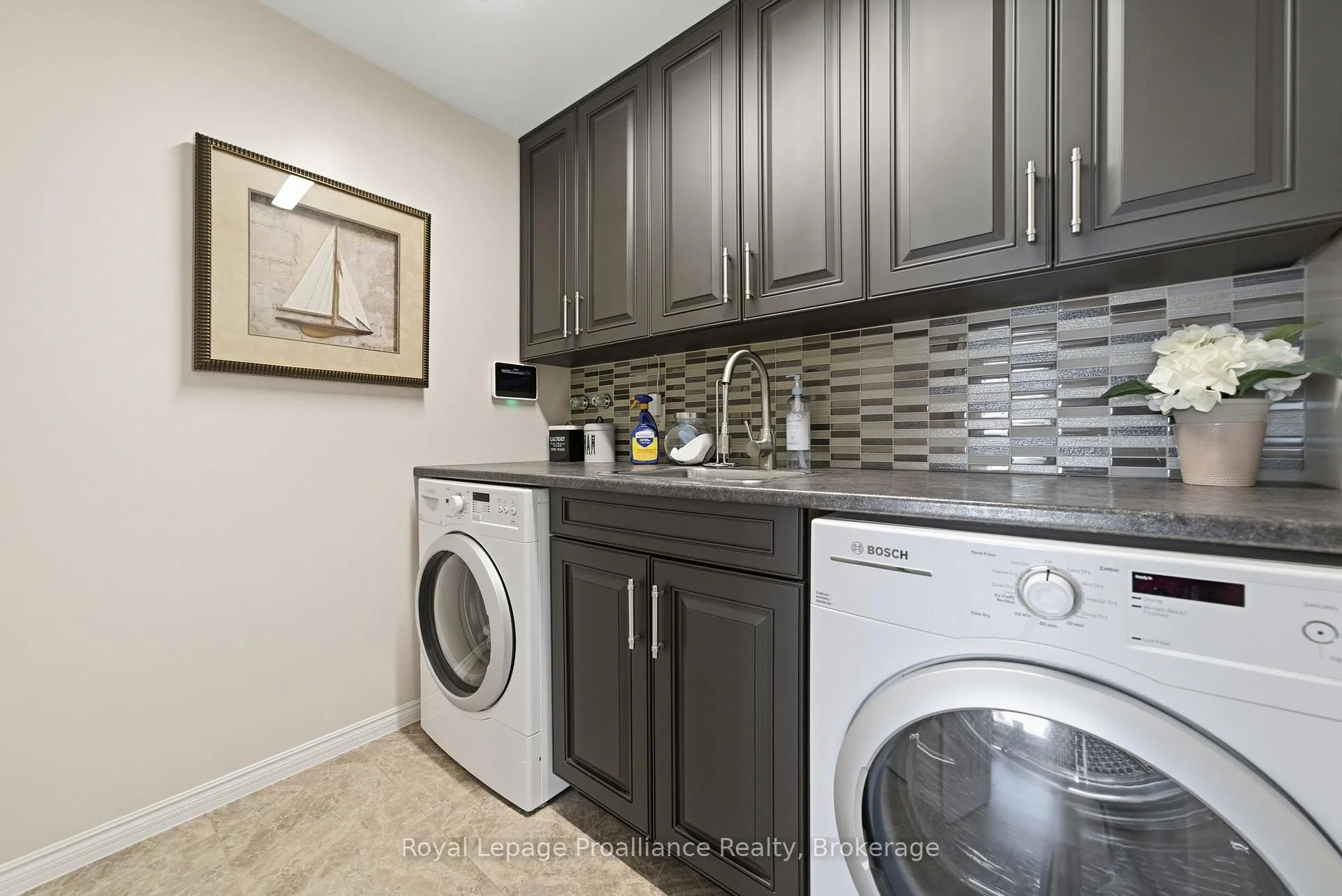 Photo 17 of 261 Dundas Street W, Belleville, Belleville Ward — HOMEH