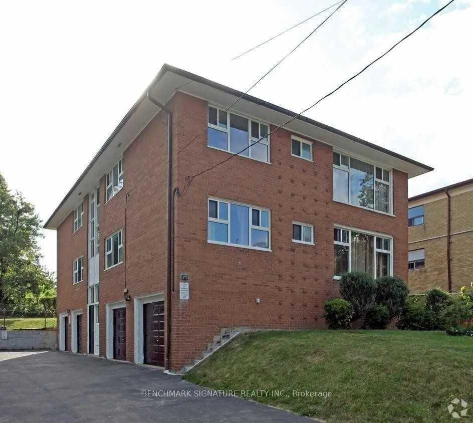 Photo 10 of Unit B, 575 Birchmount Road, Scarborough, Clairlea-Birchmount — HOMEH