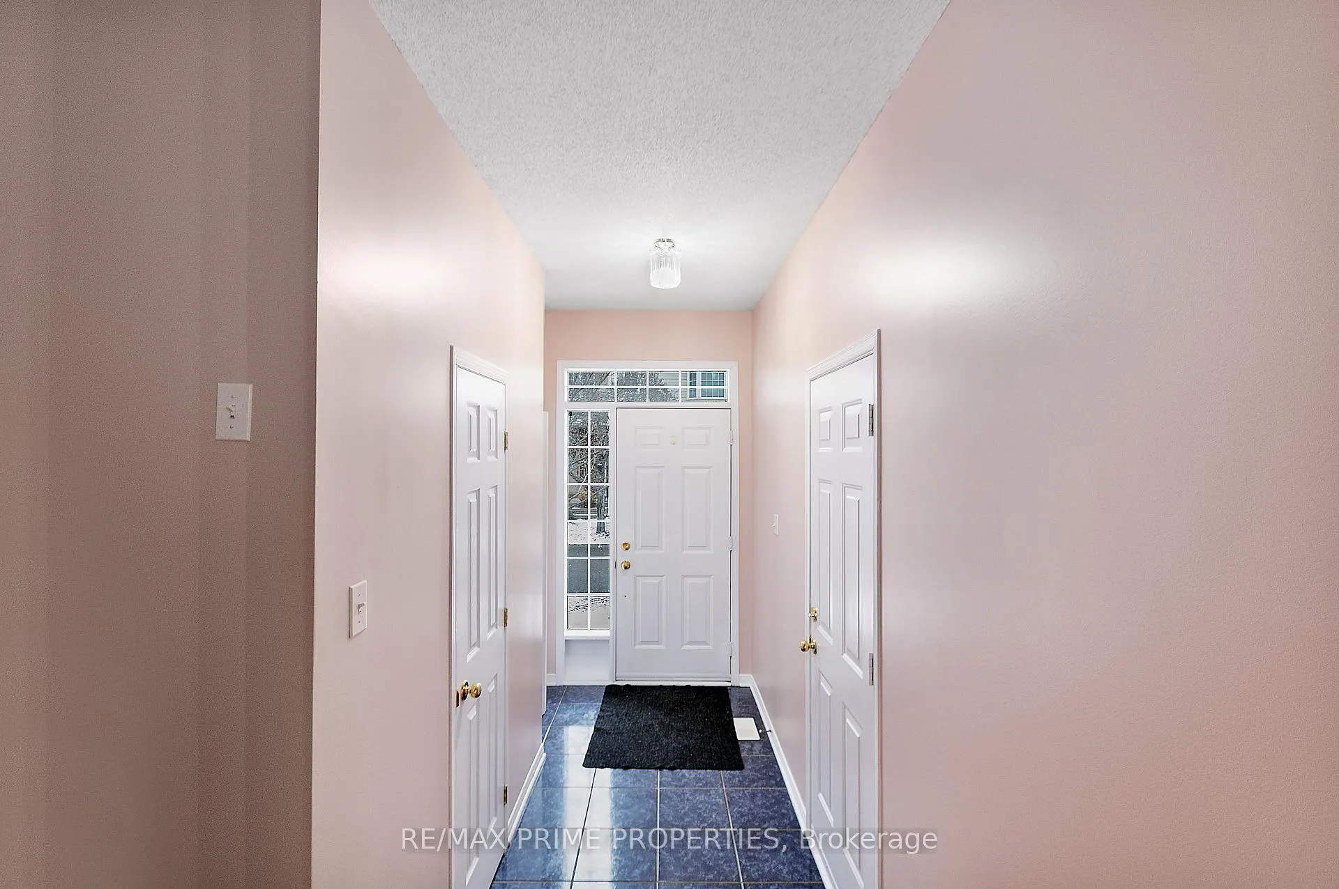 Photo 2 of Unit 7, 211 Station Boulevard, Ottawa, Riverview Park — HOMEH