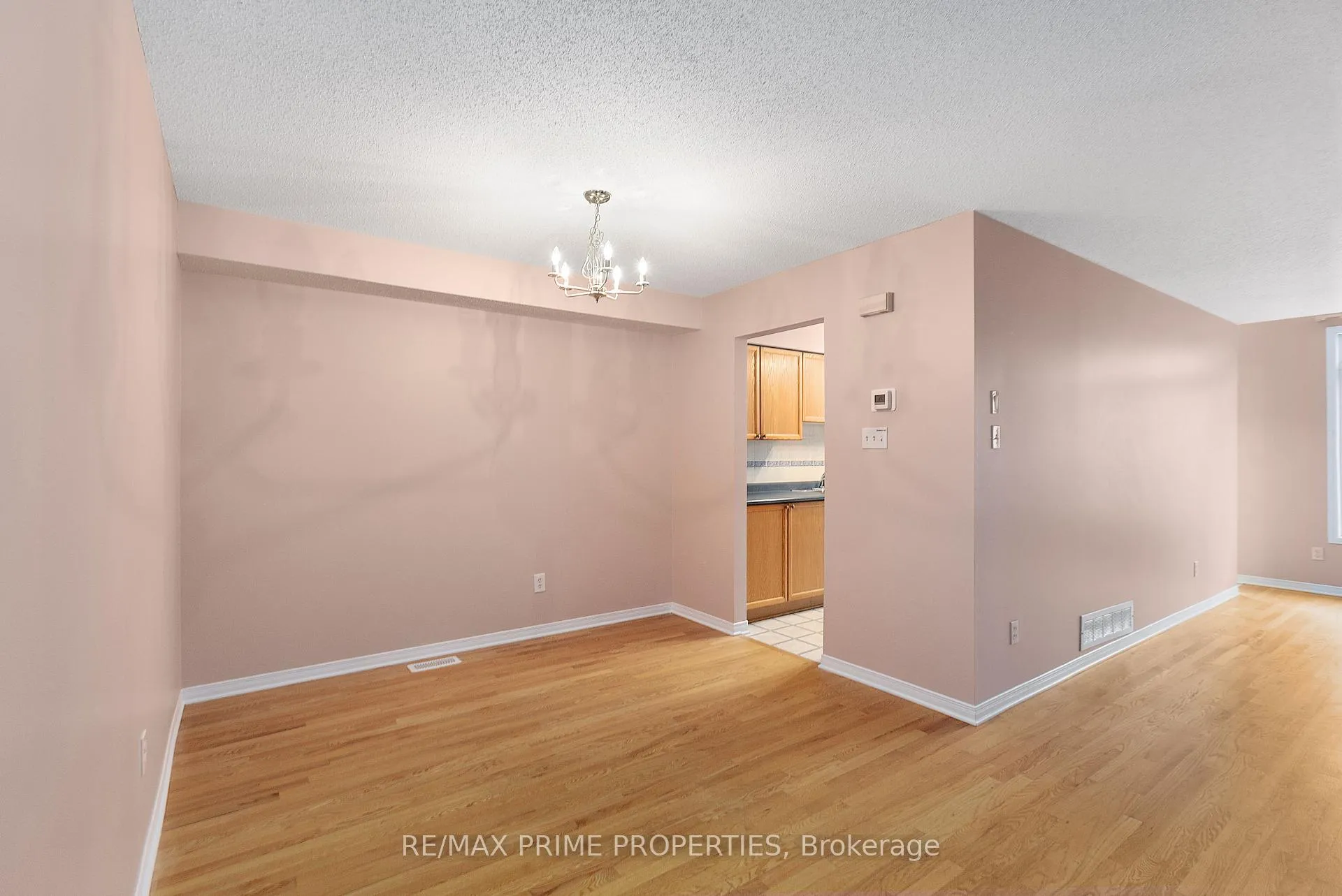 Photo 4 of Unit 7, 211 Station Boulevard, Ottawa, Riverview Park — HOMEH