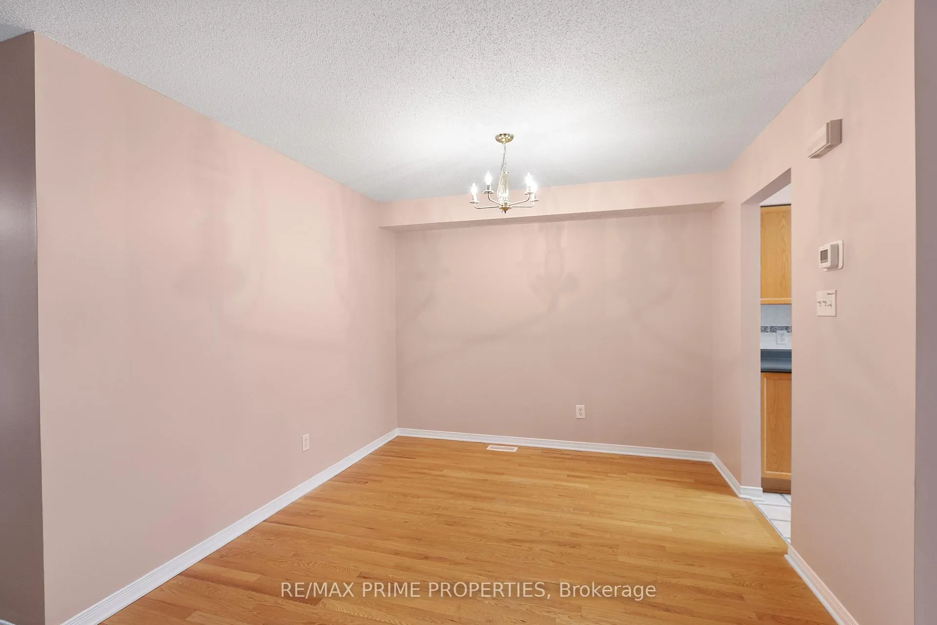 Photo 5 of Unit 7, 211 Station Boulevard, Ottawa, Riverview Park — HOMEH