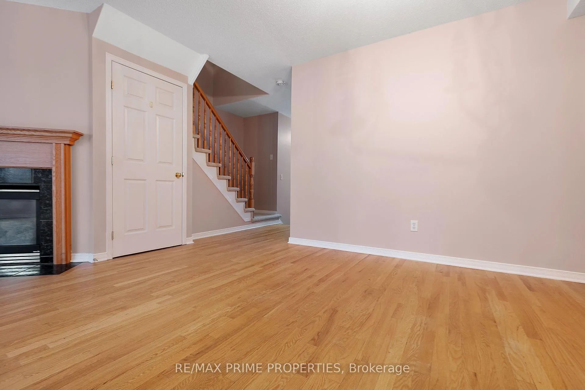 Photo 6 of Unit 7, 211 Station Boulevard, Ottawa, Riverview Park — HOMEH