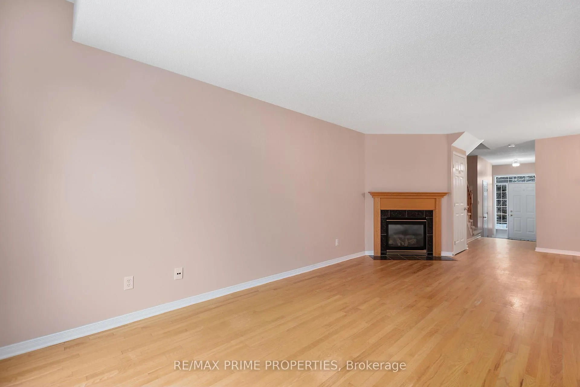 Photo 8 of Unit 7, 211 Station Boulevard, Ottawa, Riverview Park — HOMEH