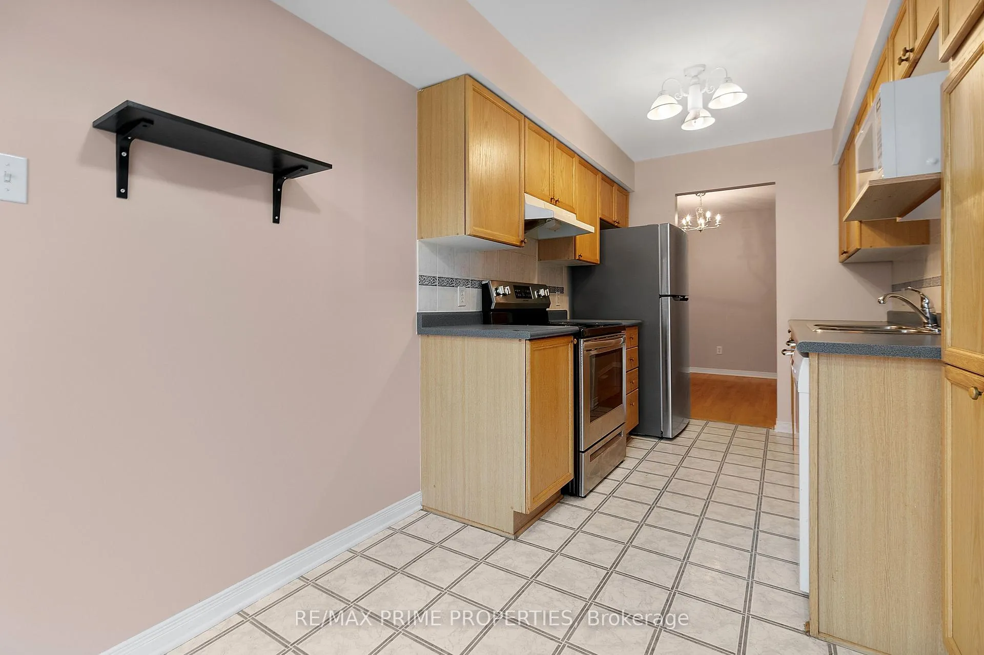 Photo 10 of Unit 7, 211 Station Boulevard, Ottawa, Riverview Park — HOMEH