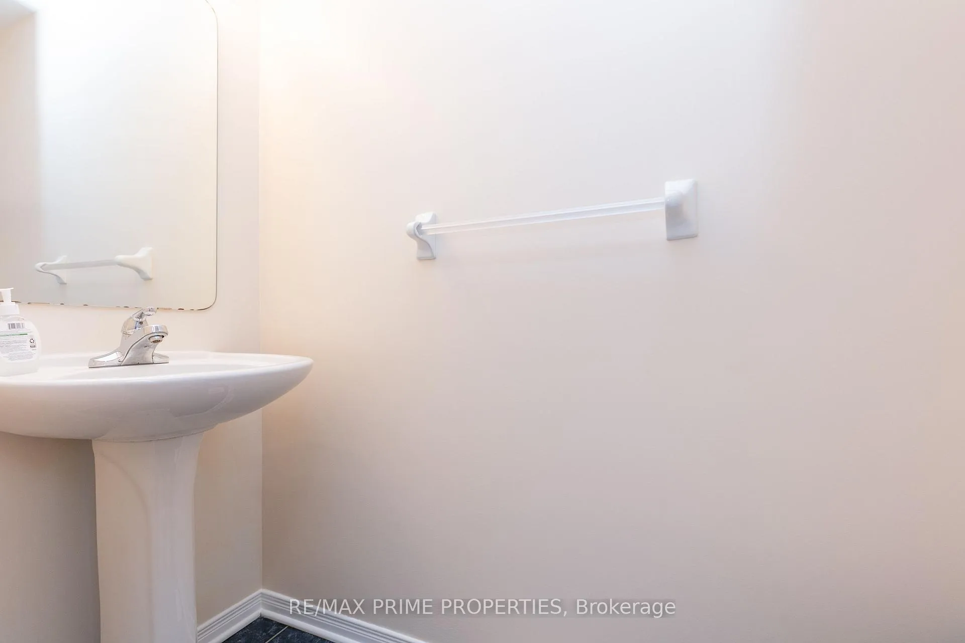 Photo 12 of Unit 7, 211 Station Boulevard, Ottawa, Riverview Park — HOMEH