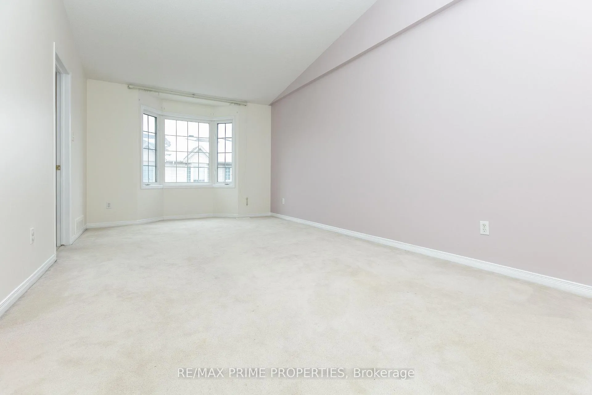 Photo 14 of Unit 7, 211 Station Boulevard, Ottawa, Riverview Park — HOMEH