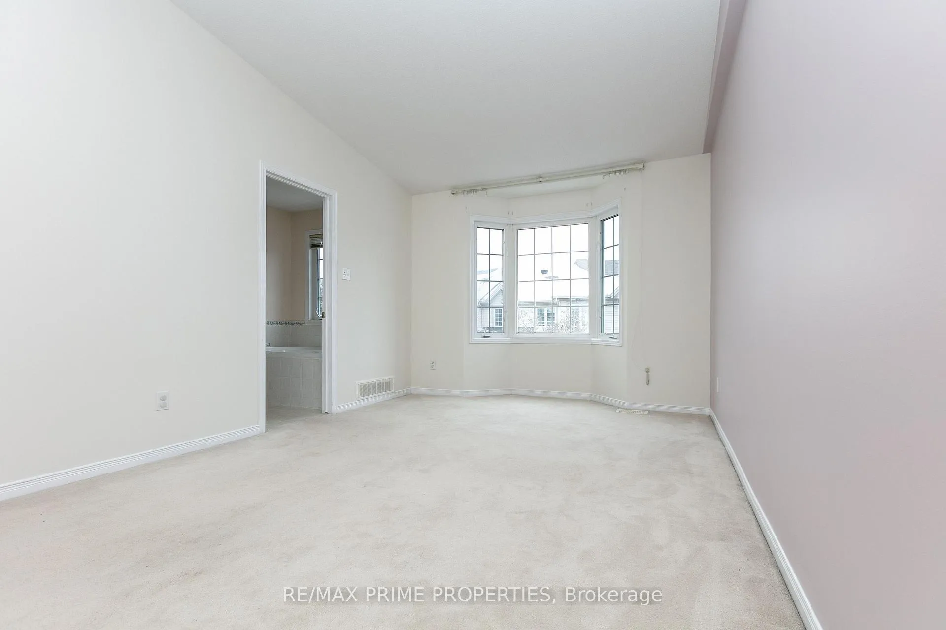 Photo 15 of Unit 7, 211 Station Boulevard, Ottawa, Riverview Park — HOMEH