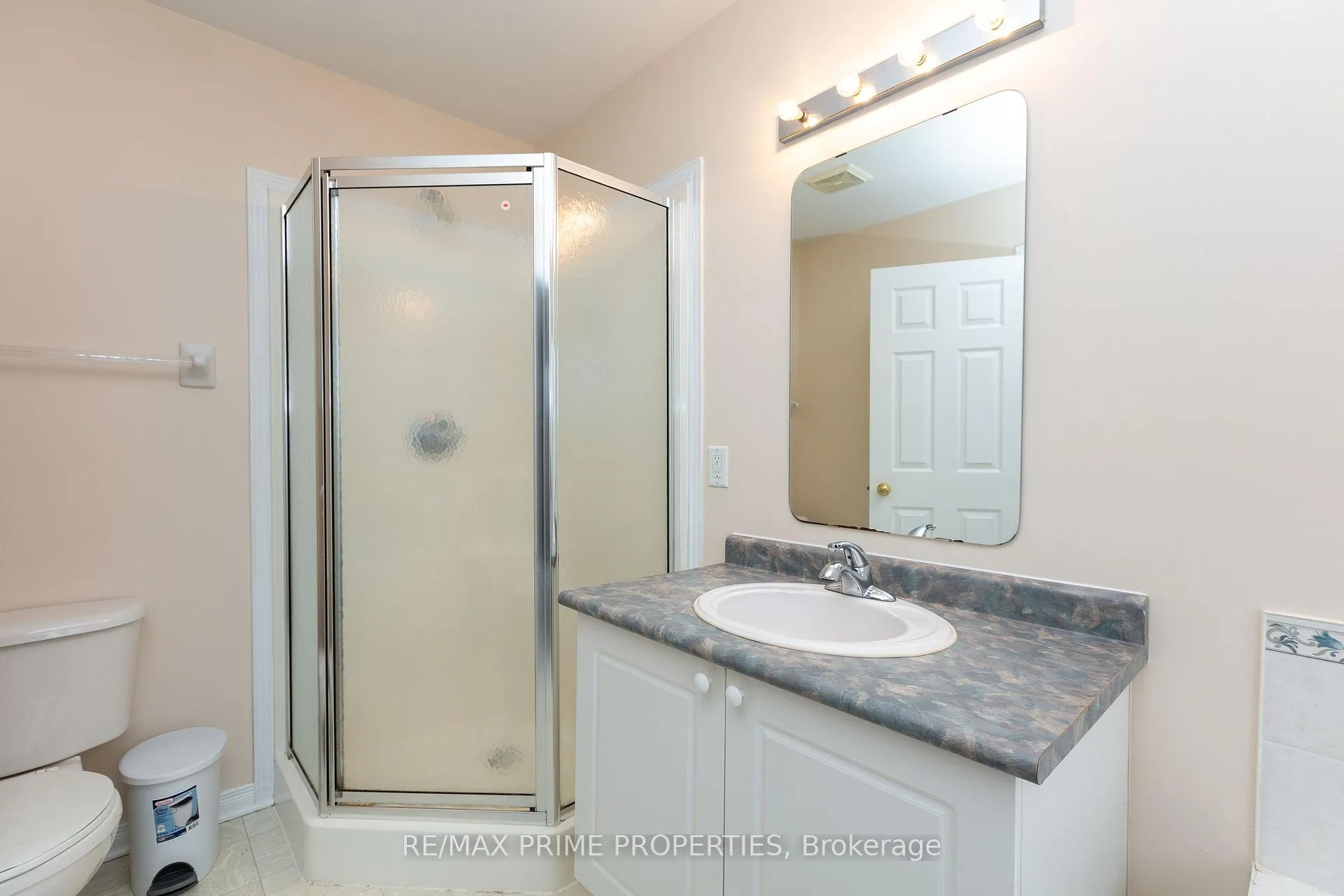 Photo 17 of Unit 7, 211 Station Boulevard, Ottawa, Riverview Park — HOMEH