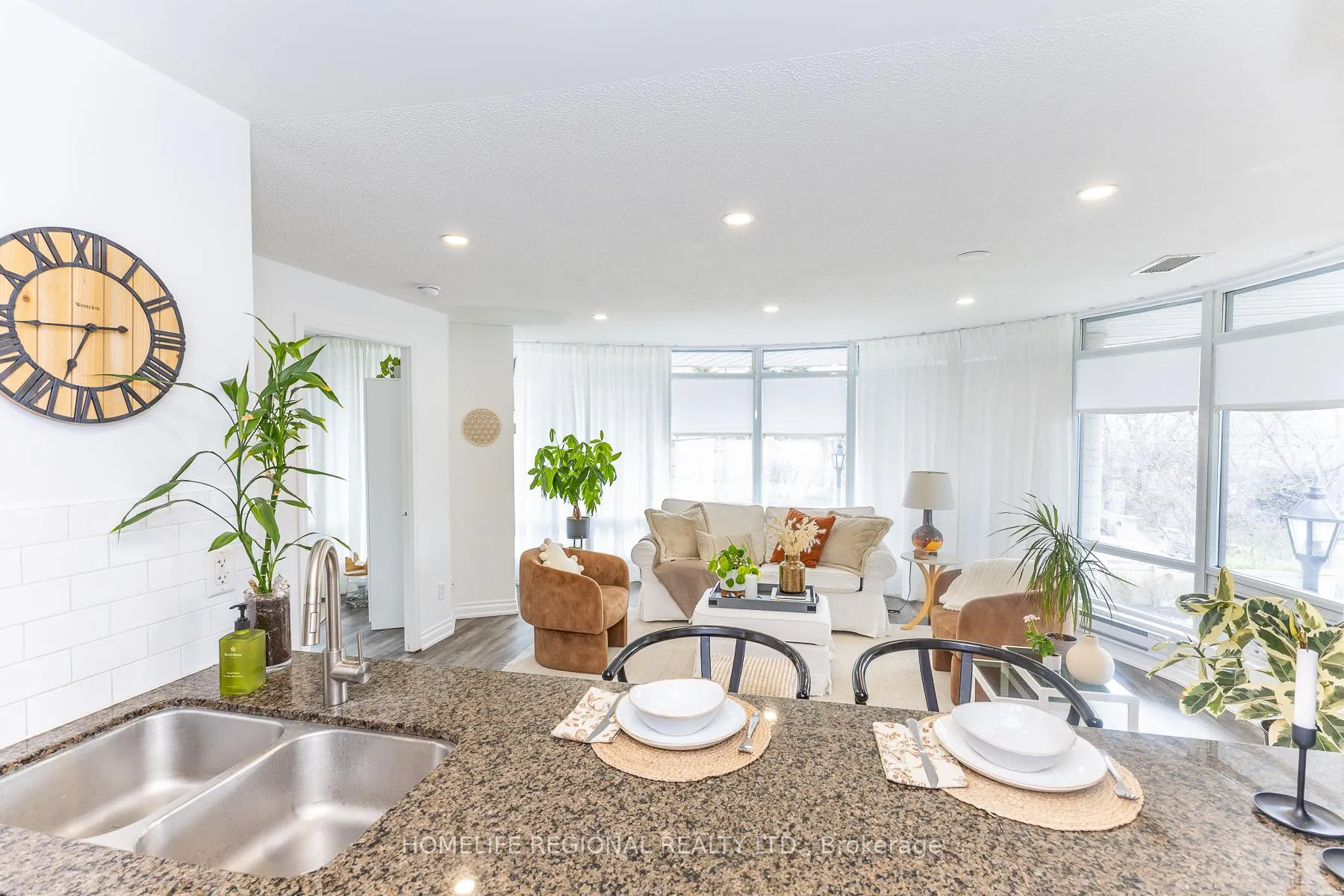 Photo 4 of Unit 204, 15 Windermere Avenue, Toronto, High Park-Swansea — HOMEH
