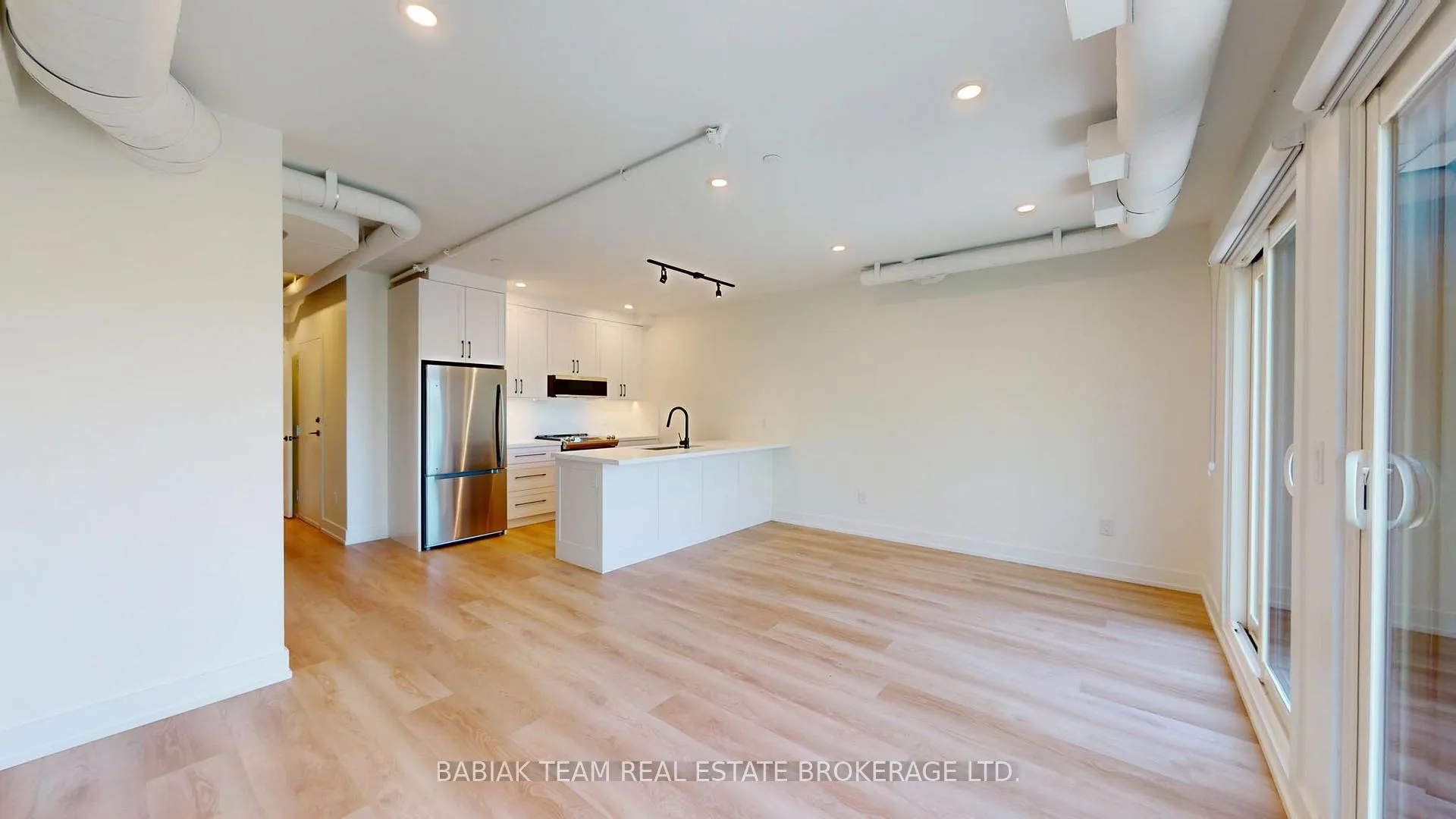 Photo 2 of Unit 302, 656 Annette Street, Toronto, Runnymede-Bloor West Village — HOMEH