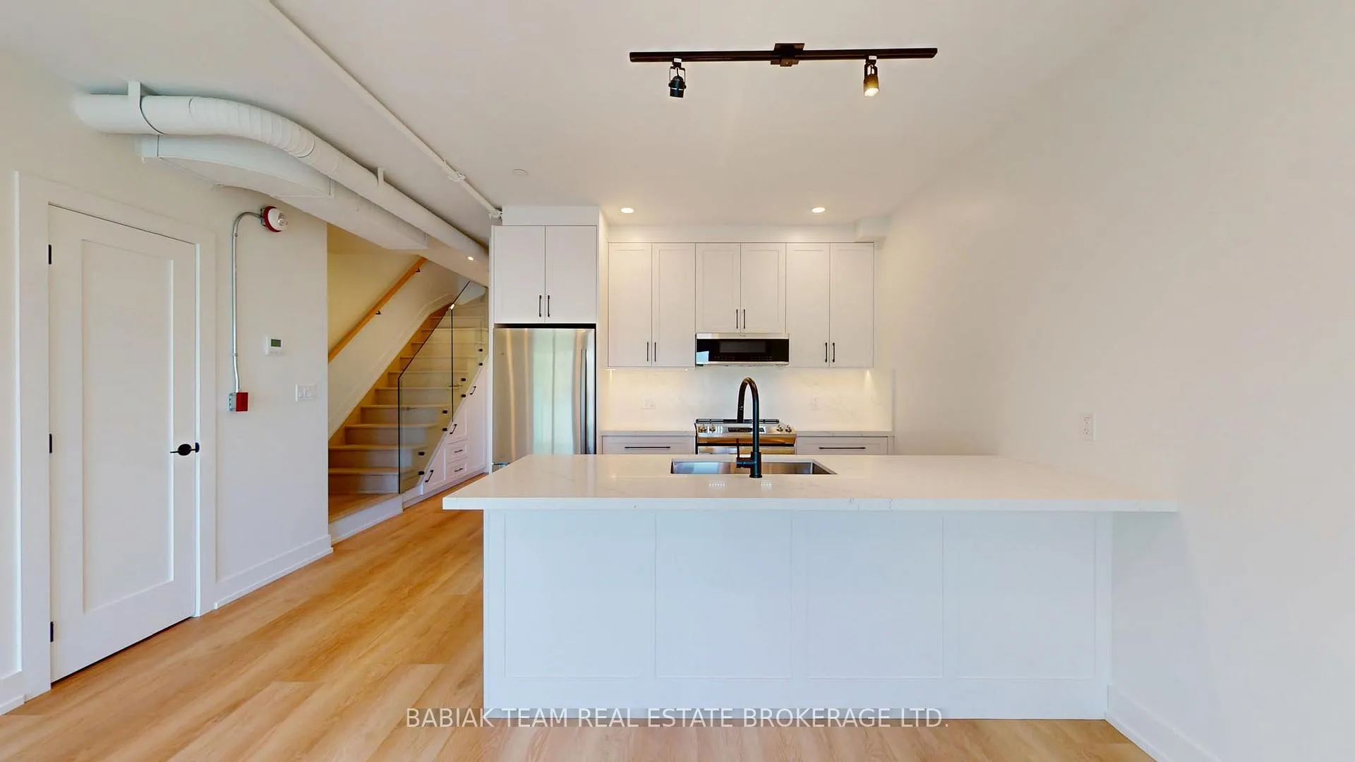 Photo 7 of Unit 302, 656 Annette Street, Toronto, Runnymede-Bloor West Village — HOMEH