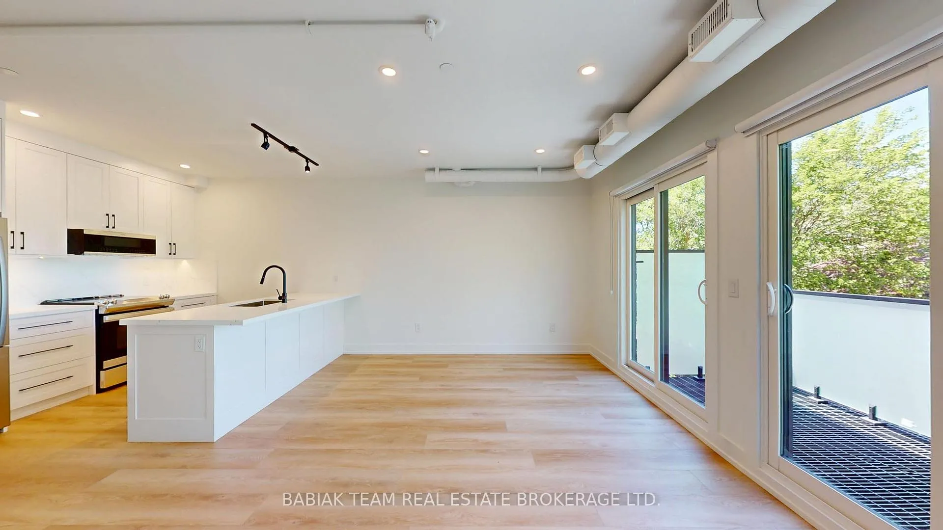 Photo 8 of Unit 302, 656 Annette Street, Toronto, Runnymede-Bloor West Village — HOMEH