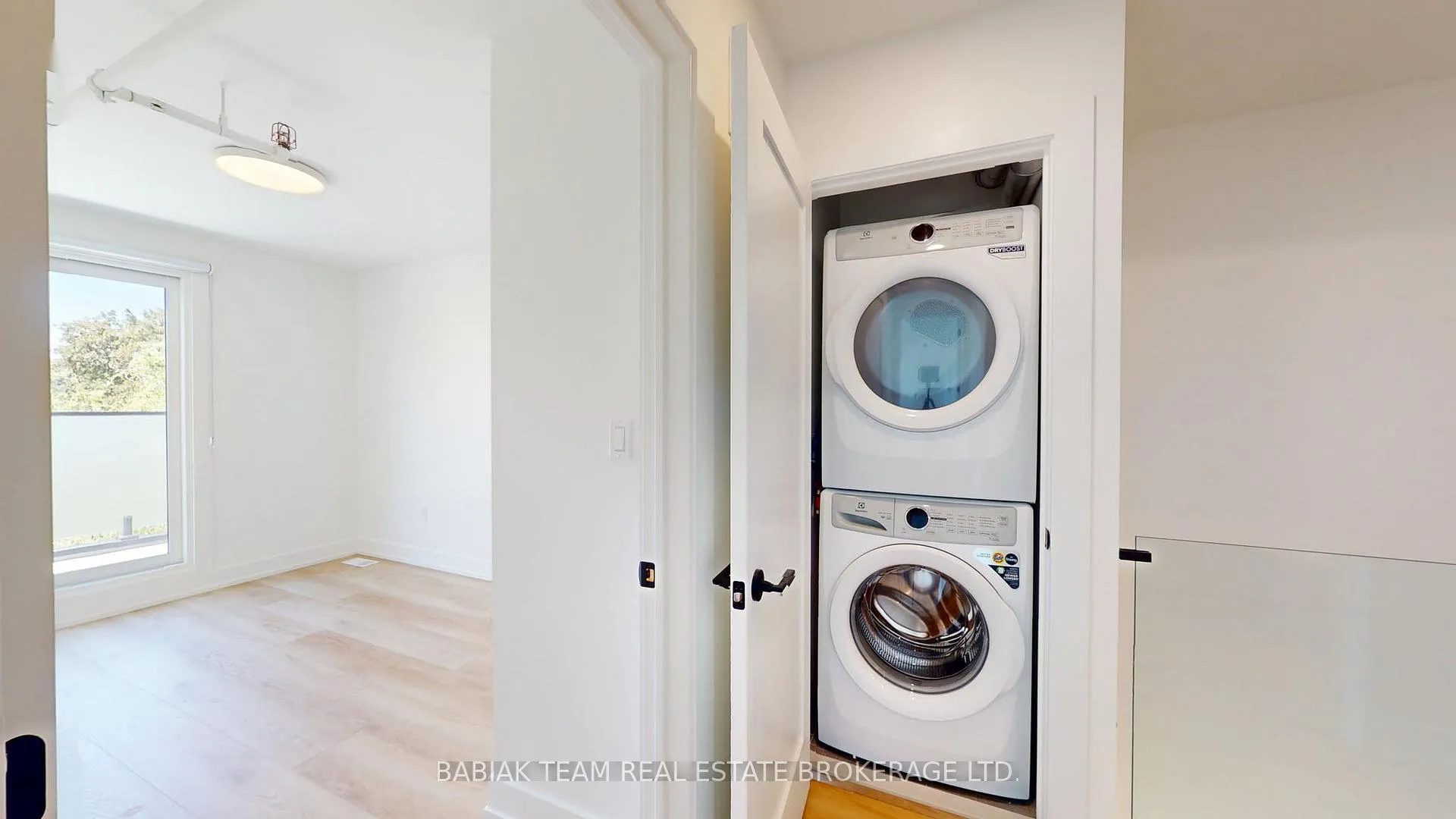 Photo 18 of Unit 302, 656 Annette Street, Toronto, Runnymede-Bloor West Village — HOMEH
