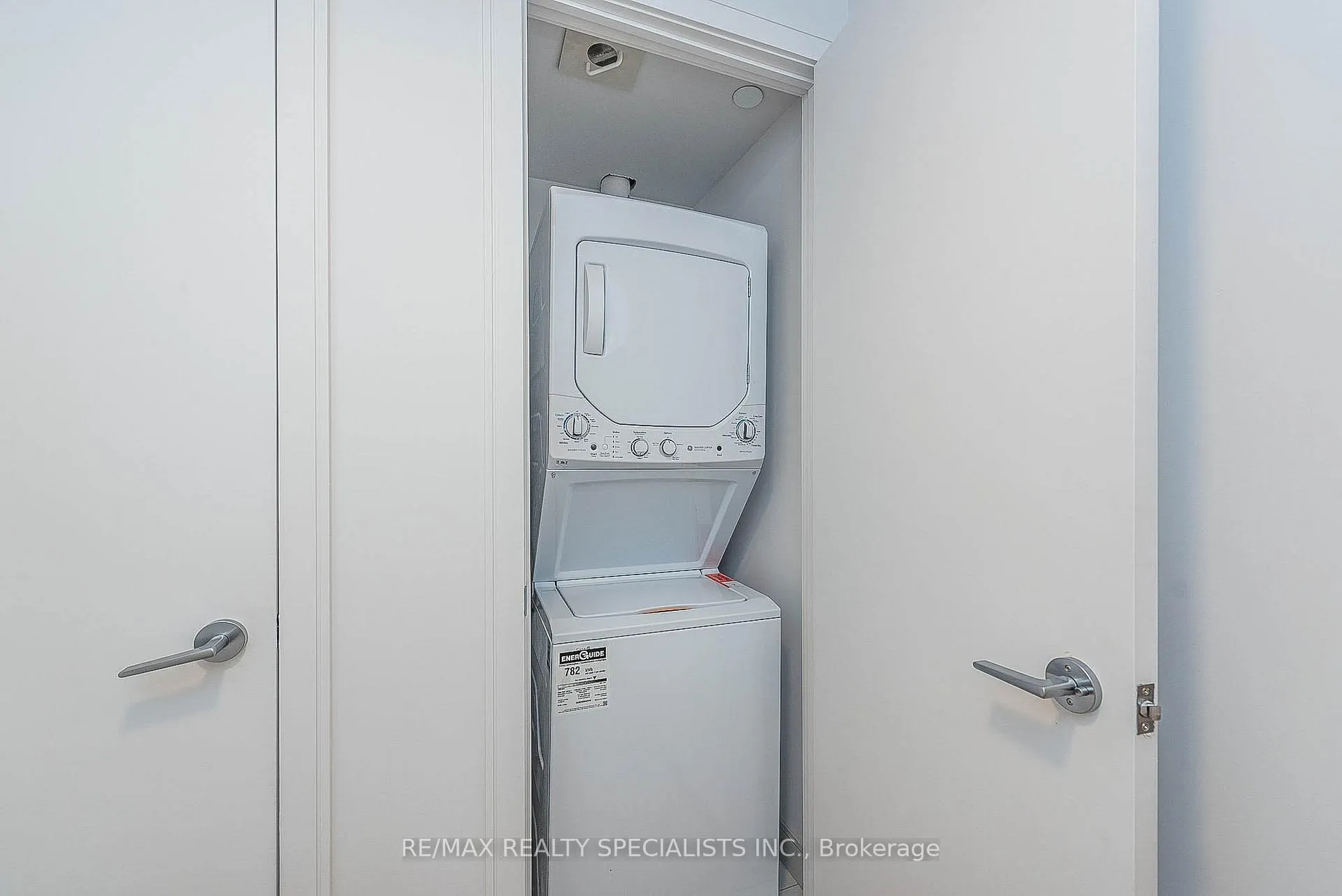 Photo 6 of Unit 305, 1 Jarvis Street, Hamilton, Beasley — HOMEH