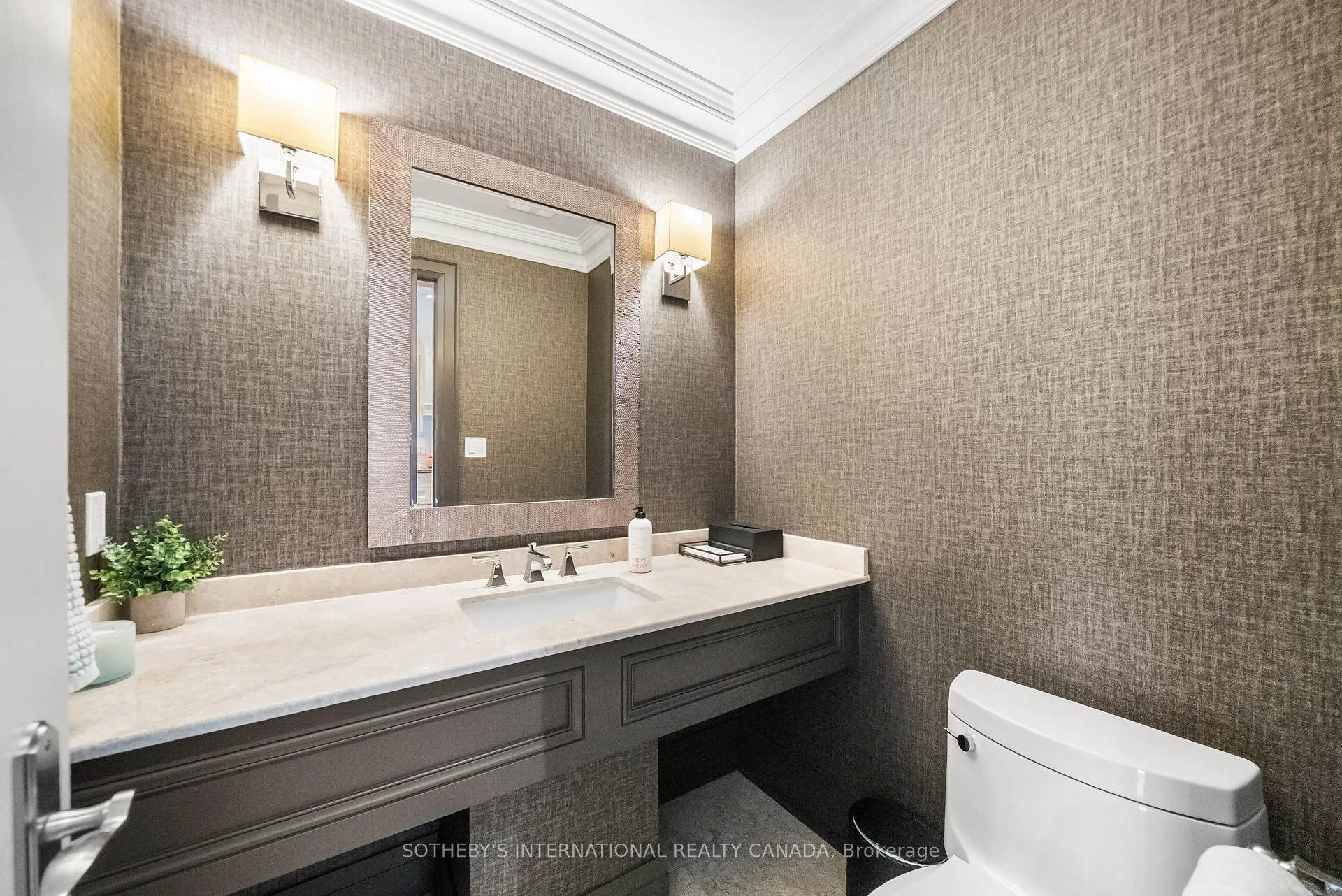 Photo 17 of 200 Donlea Drive, Toronto, Leaside — HOMEH