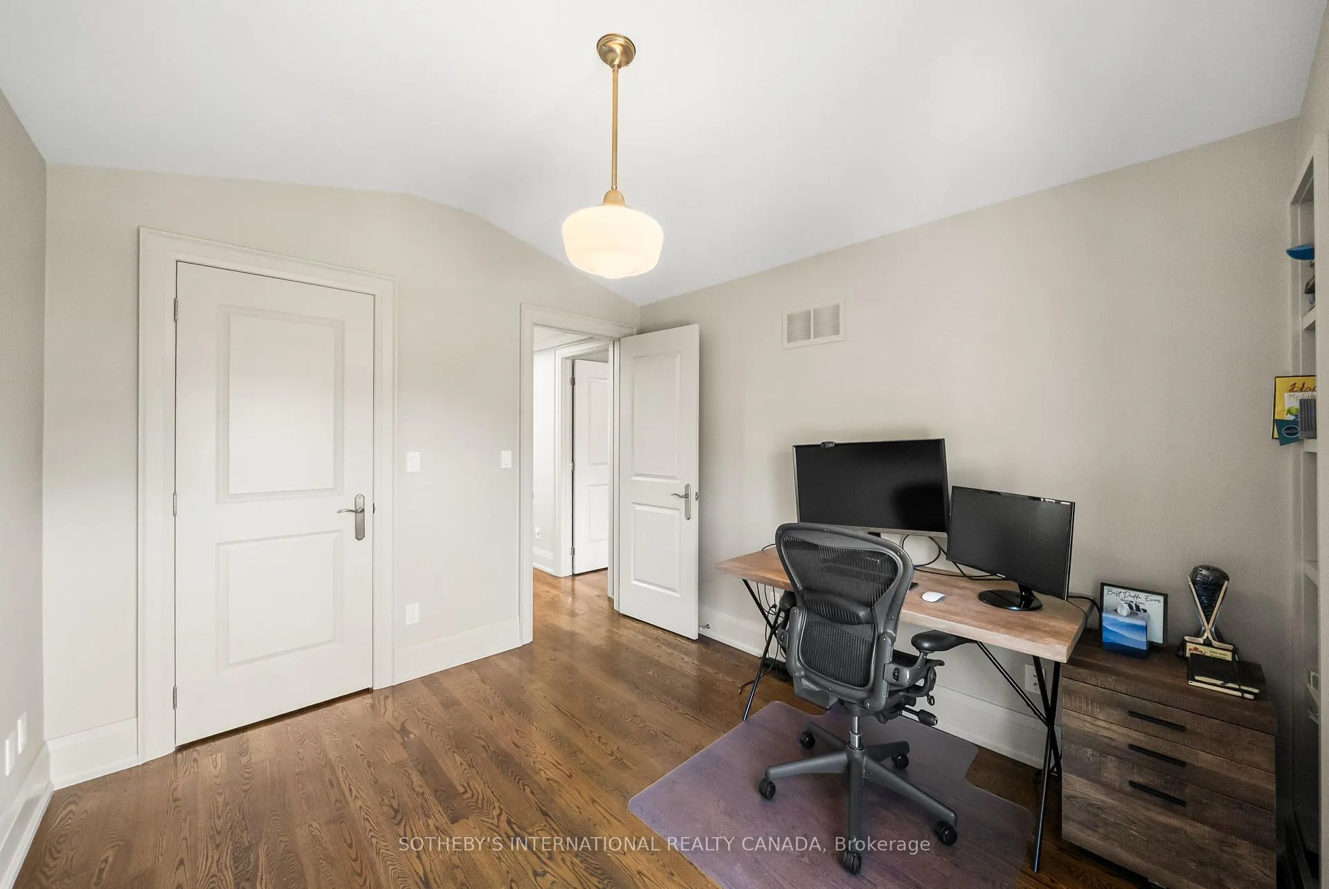 Photo 32 of 200 Donlea Drive, Toronto, Leaside — HOMEH