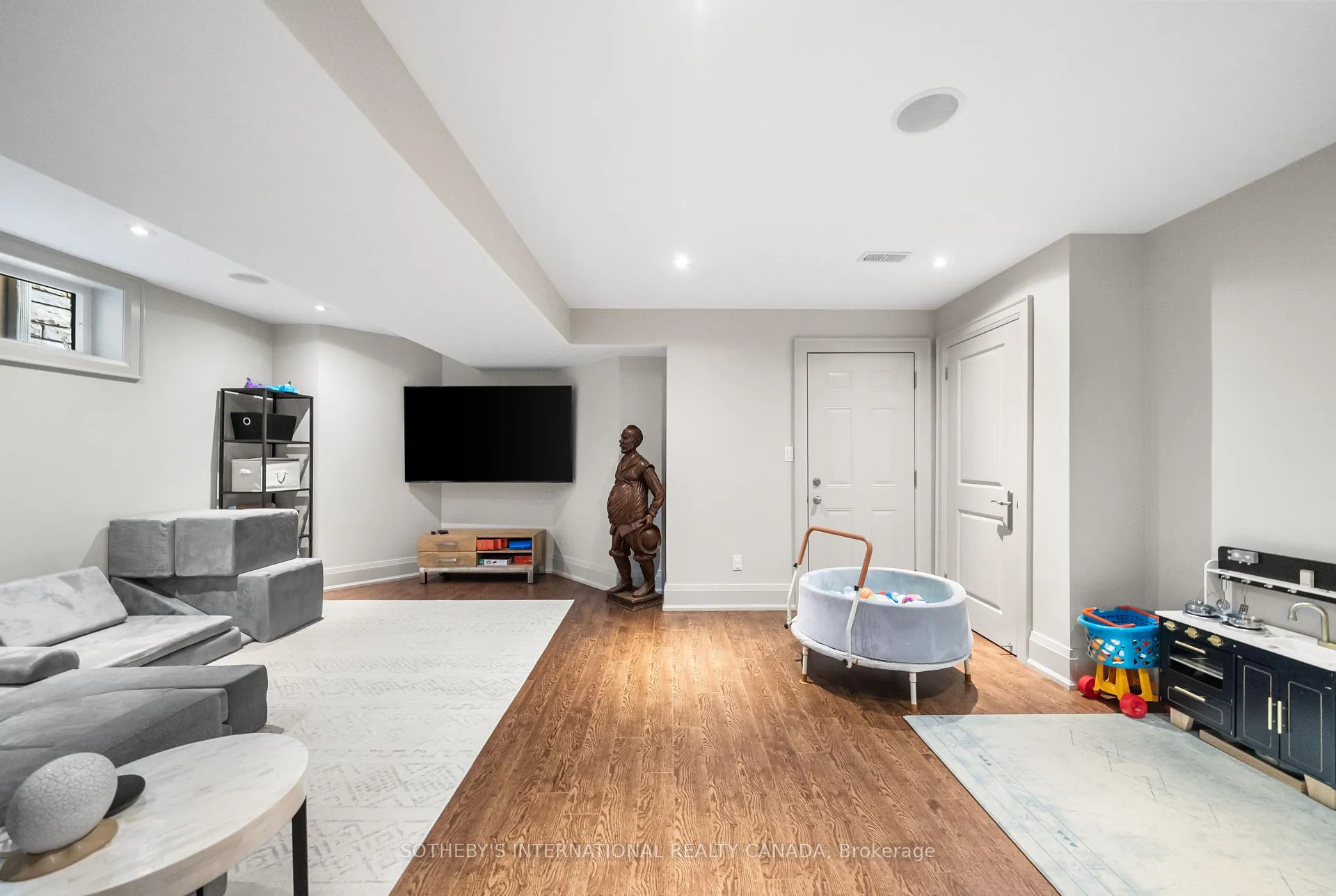Photo 34 of 200 Donlea Drive, Toronto, Leaside — HOMEH