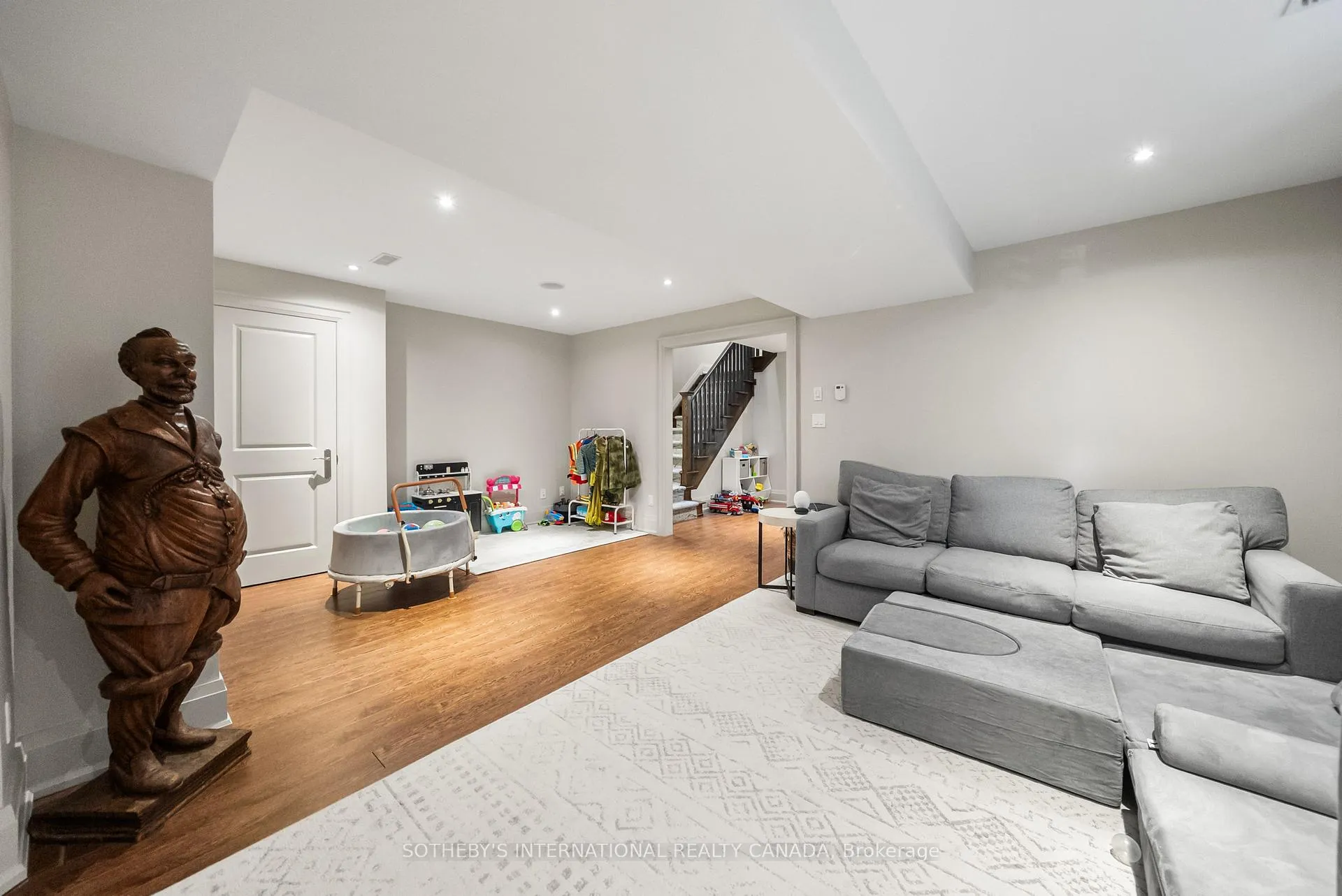 Photo 36 of 200 Donlea Drive, Toronto, Leaside — HOMEH