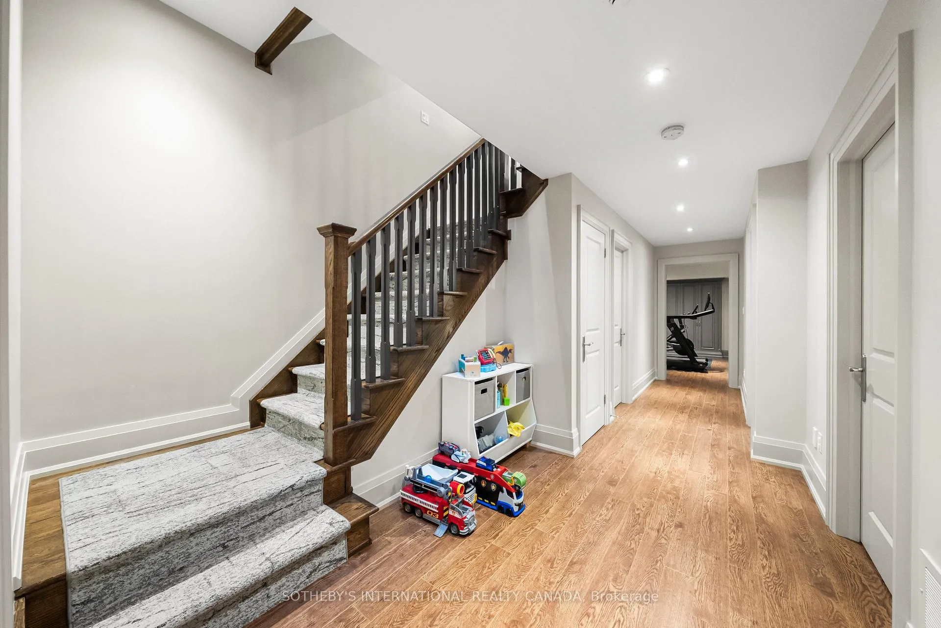 Photo 37 of 200 Donlea Drive, Toronto, Leaside — HOMEH