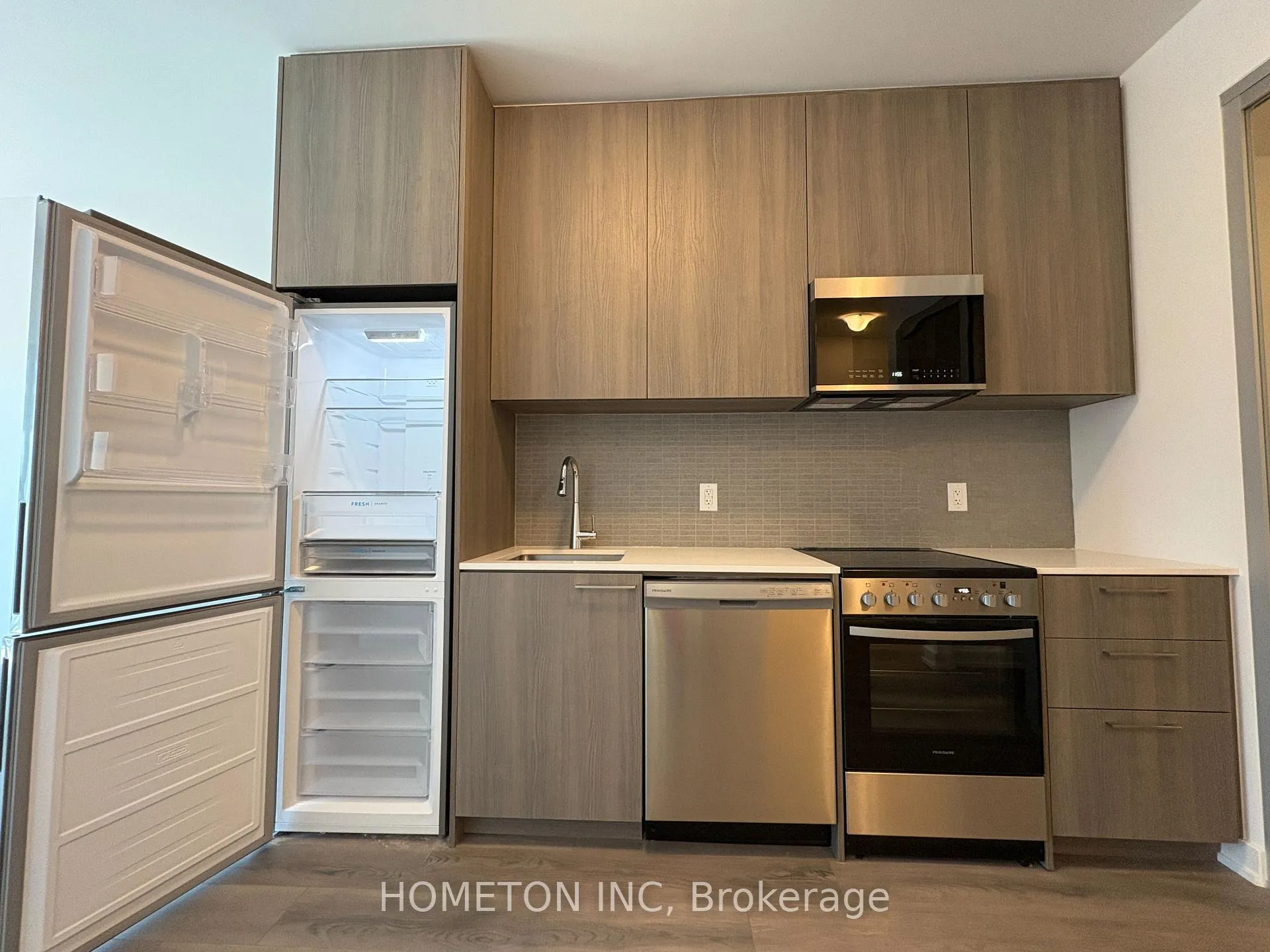 Photo 4 of Unit 813, 7439 Kingston Road, Scarborough, Rouge — HOMEH