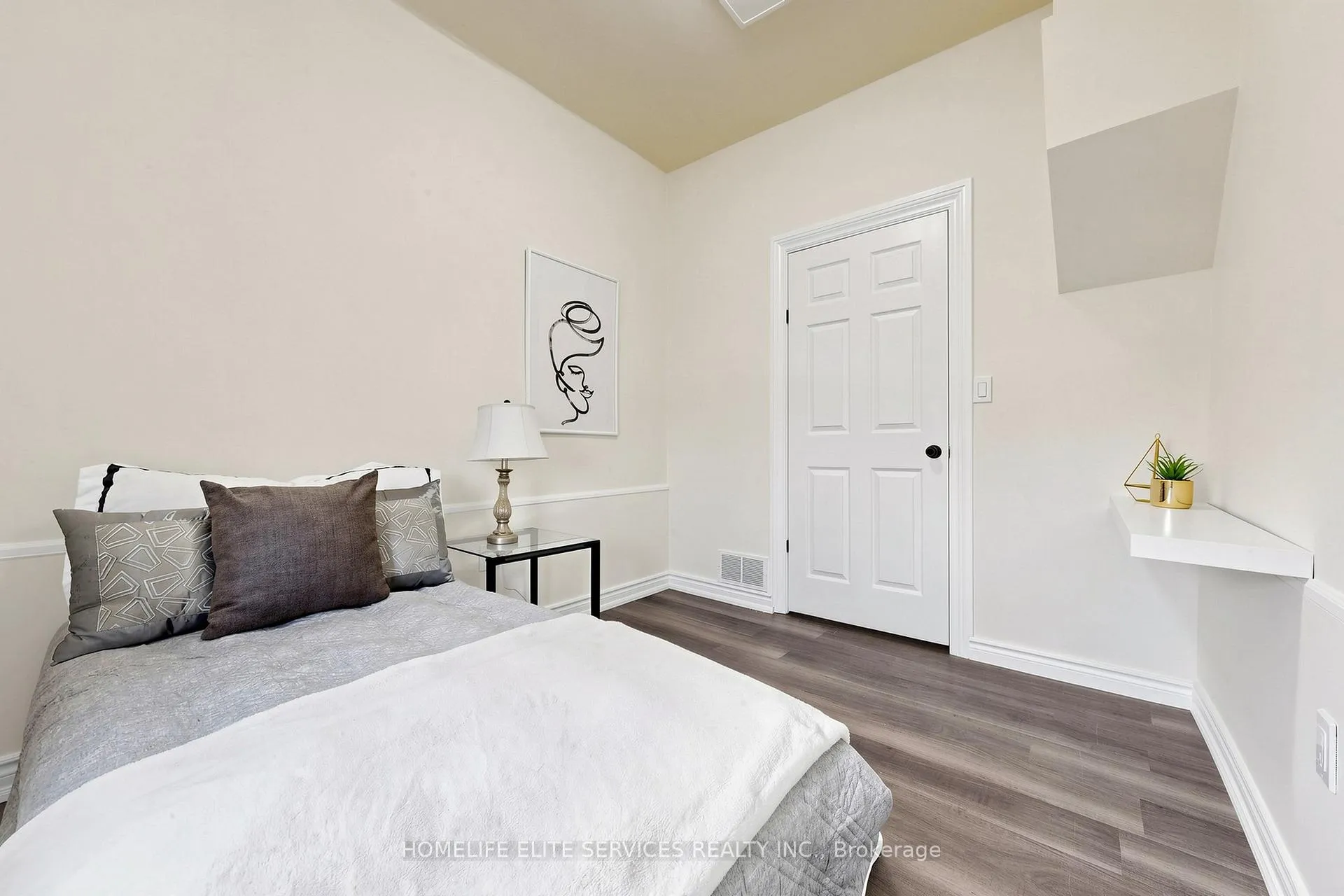 Photo 23 of 223 Bloor Street E, Oshawa, Lakeview — HOMEH