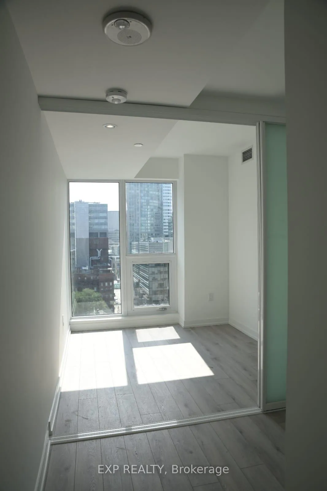 Photo 6 of Unit 1813, 77 Shuter Street, Toronto, Church-Yonge Corridor — HOMEH