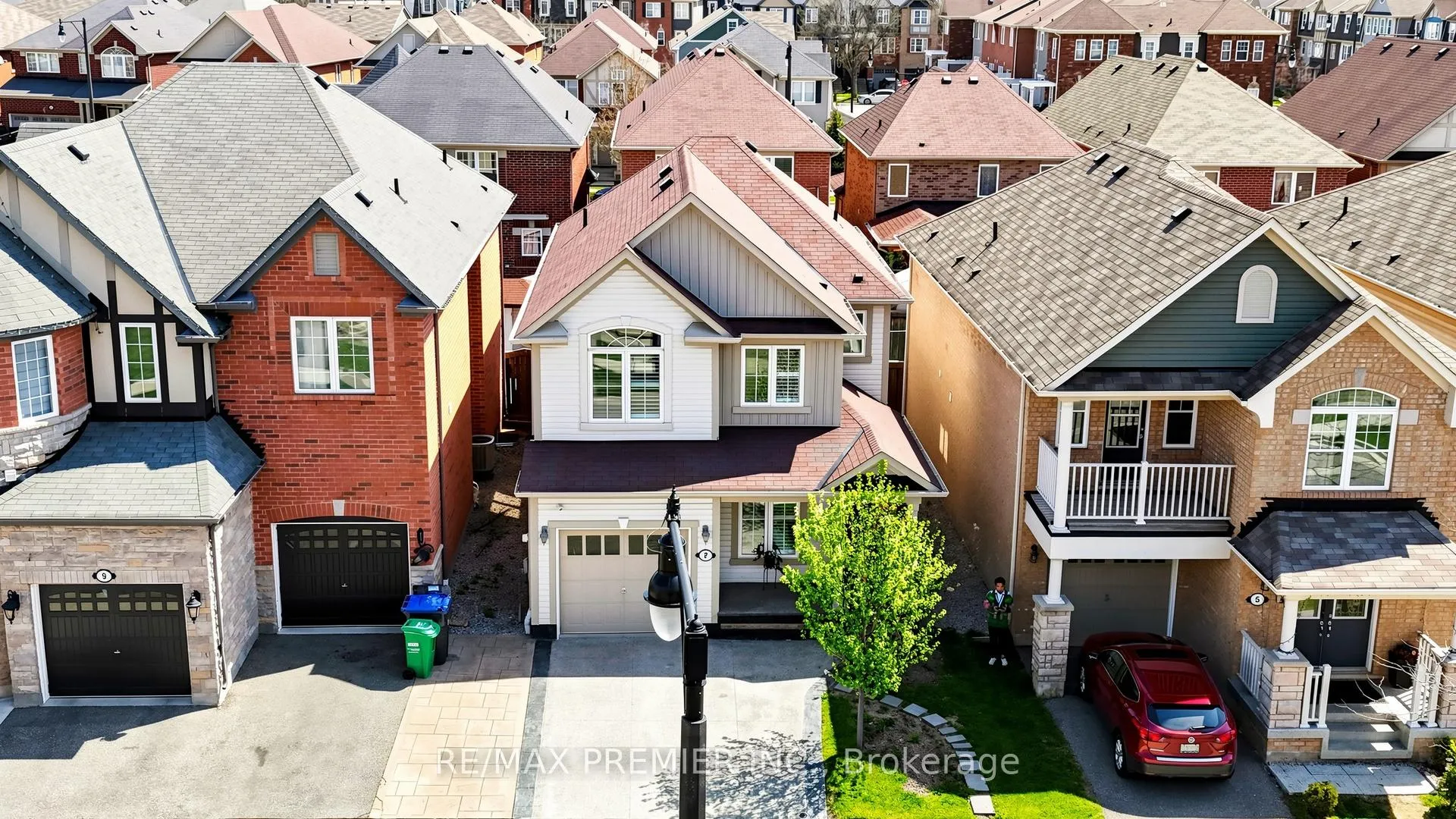 Photo 2 of 7 Stemford Road, Brampton, Northwest Brampton — HOMEH