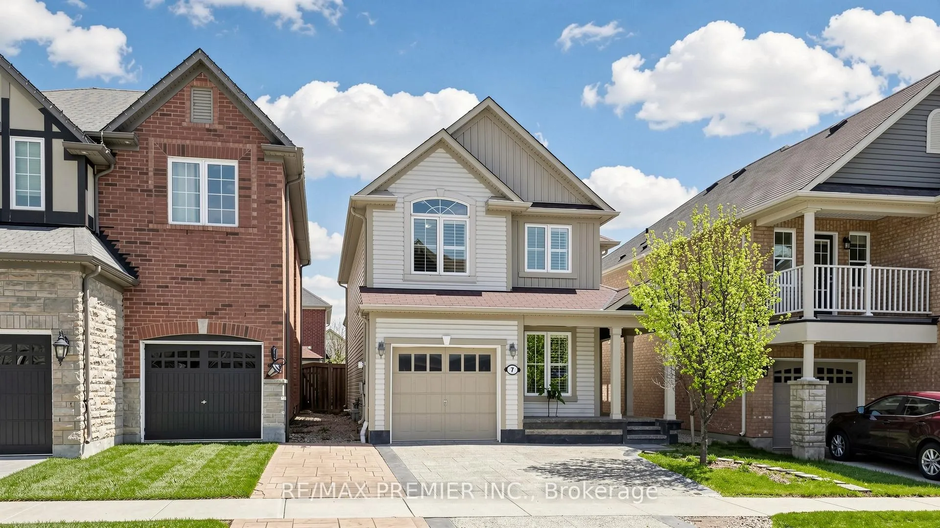 Photo 3 of 7 Stemford Road, Brampton, Northwest Brampton — HOMEH