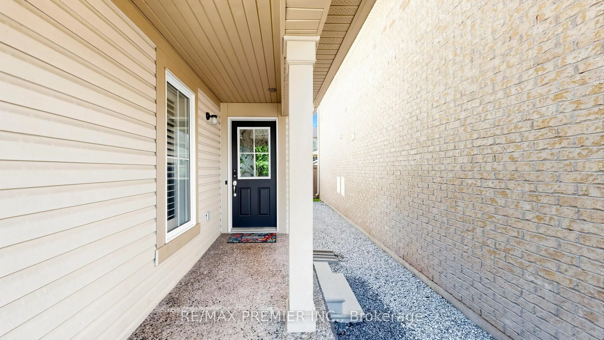 Photo 4 of 7 Stemford Road, Brampton, Northwest Brampton — HOMEH
