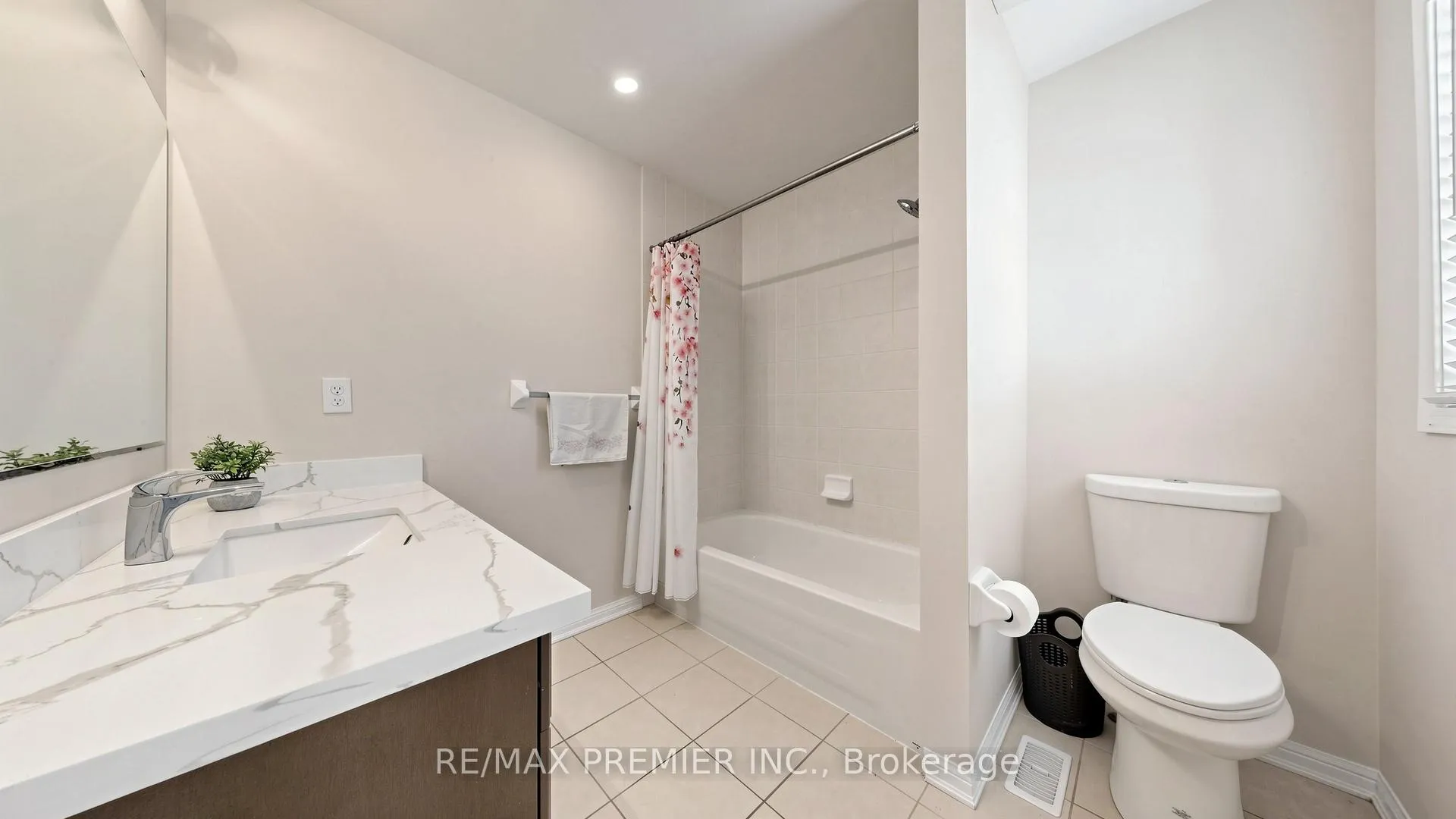 Photo 33 of 7 Stemford Road, Brampton, Northwest Brampton — HOMEH