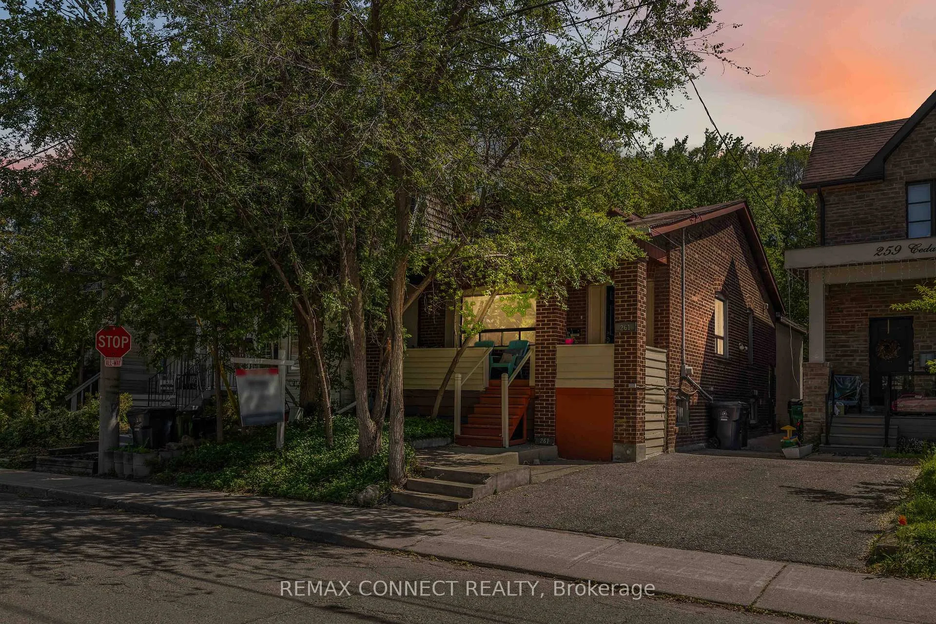 Photo 3 of 261 Cedarvale Avenue, Toronto, Woodbine-Lumsden — HOMEH