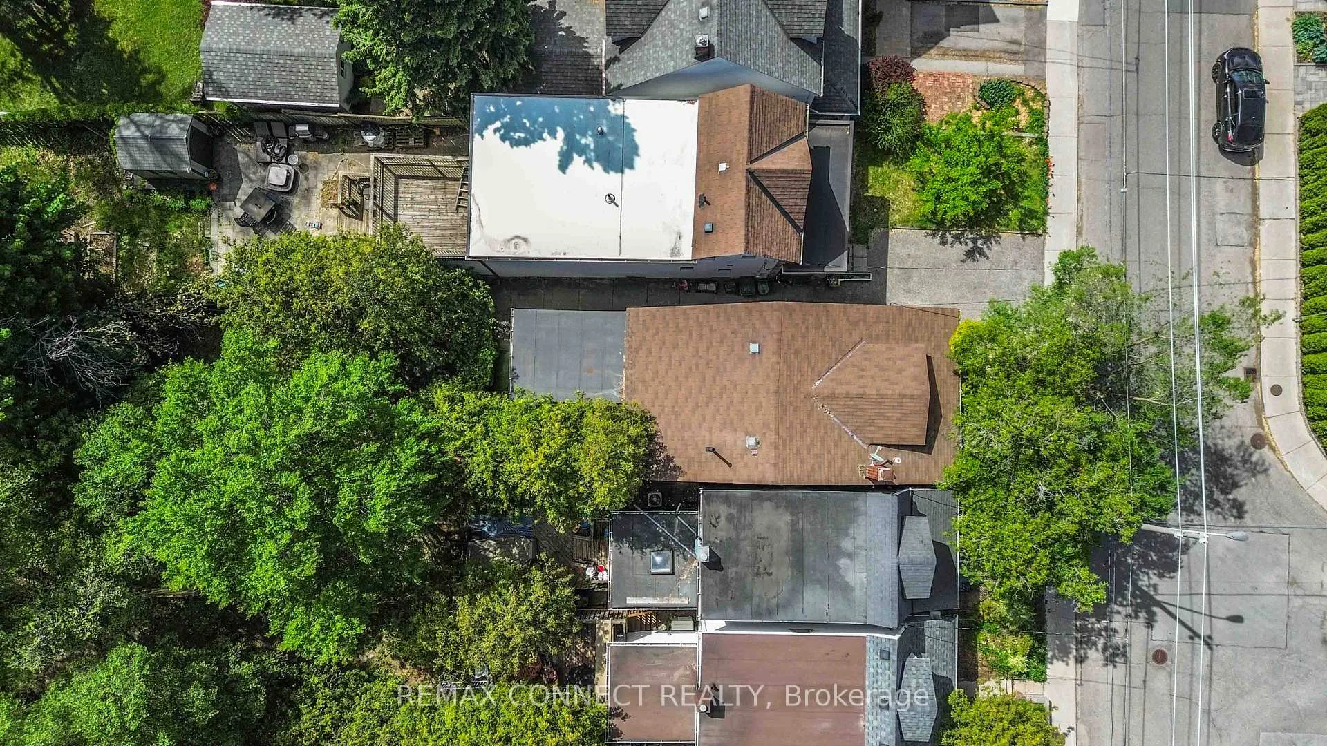 Photo 4 of 261 Cedarvale Avenue, Toronto, Woodbine-Lumsden — HOMEH