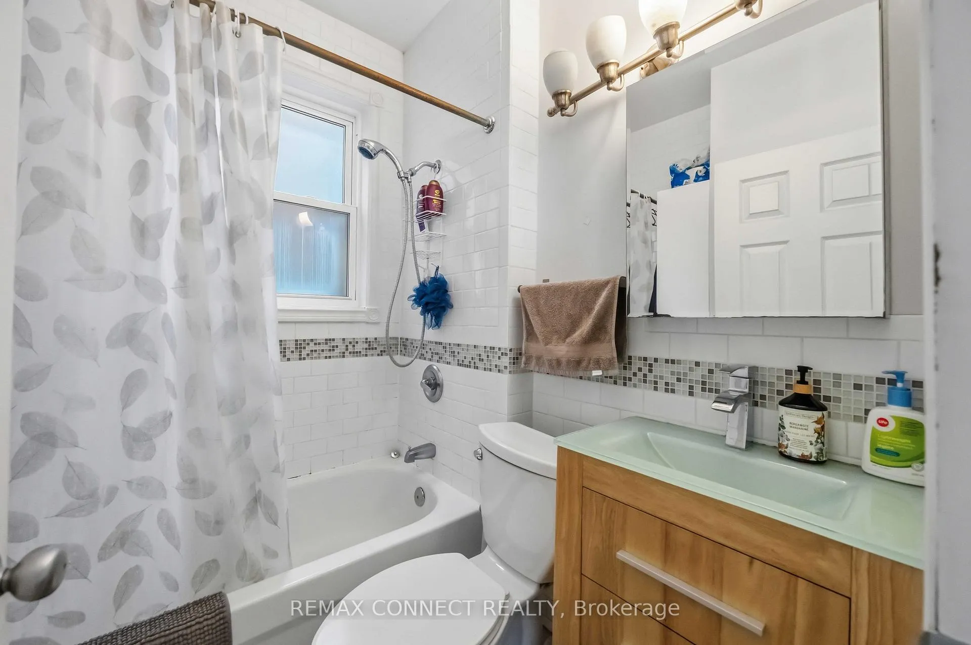 Photo 12 of 261 Cedarvale Avenue, Toronto, Woodbine-Lumsden — HOMEH