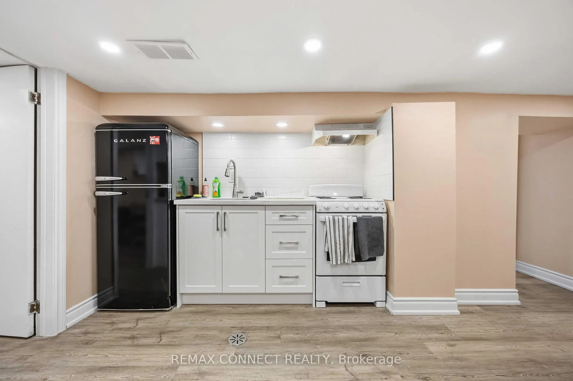 Photo 25 of 261 Cedarvale Avenue, Toronto, Woodbine-Lumsden — HOMEH