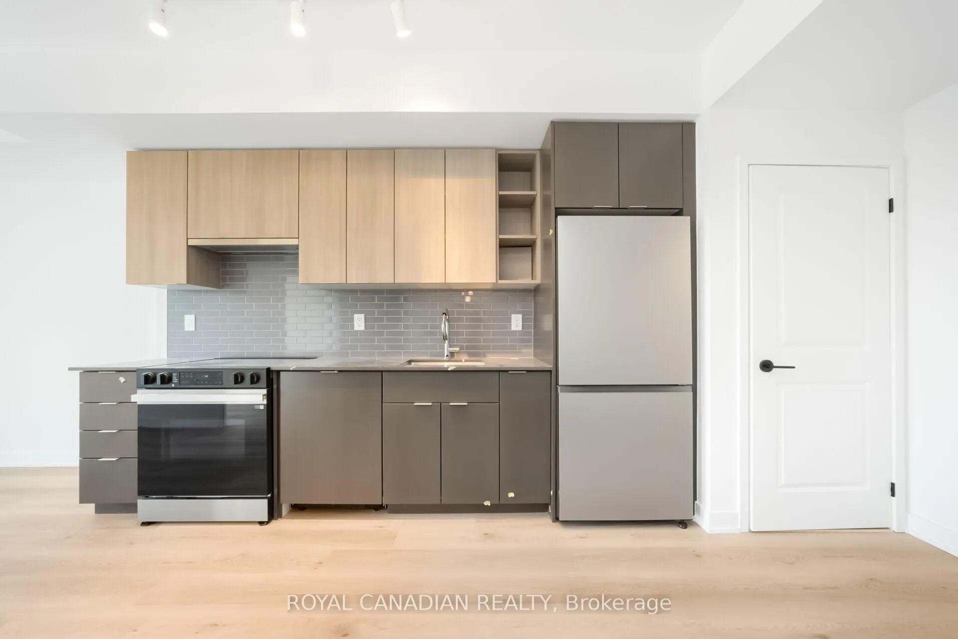 Photo 17 of Unit 610, 2075 Lakeshore Road, Burlington, Brant — HOMEH