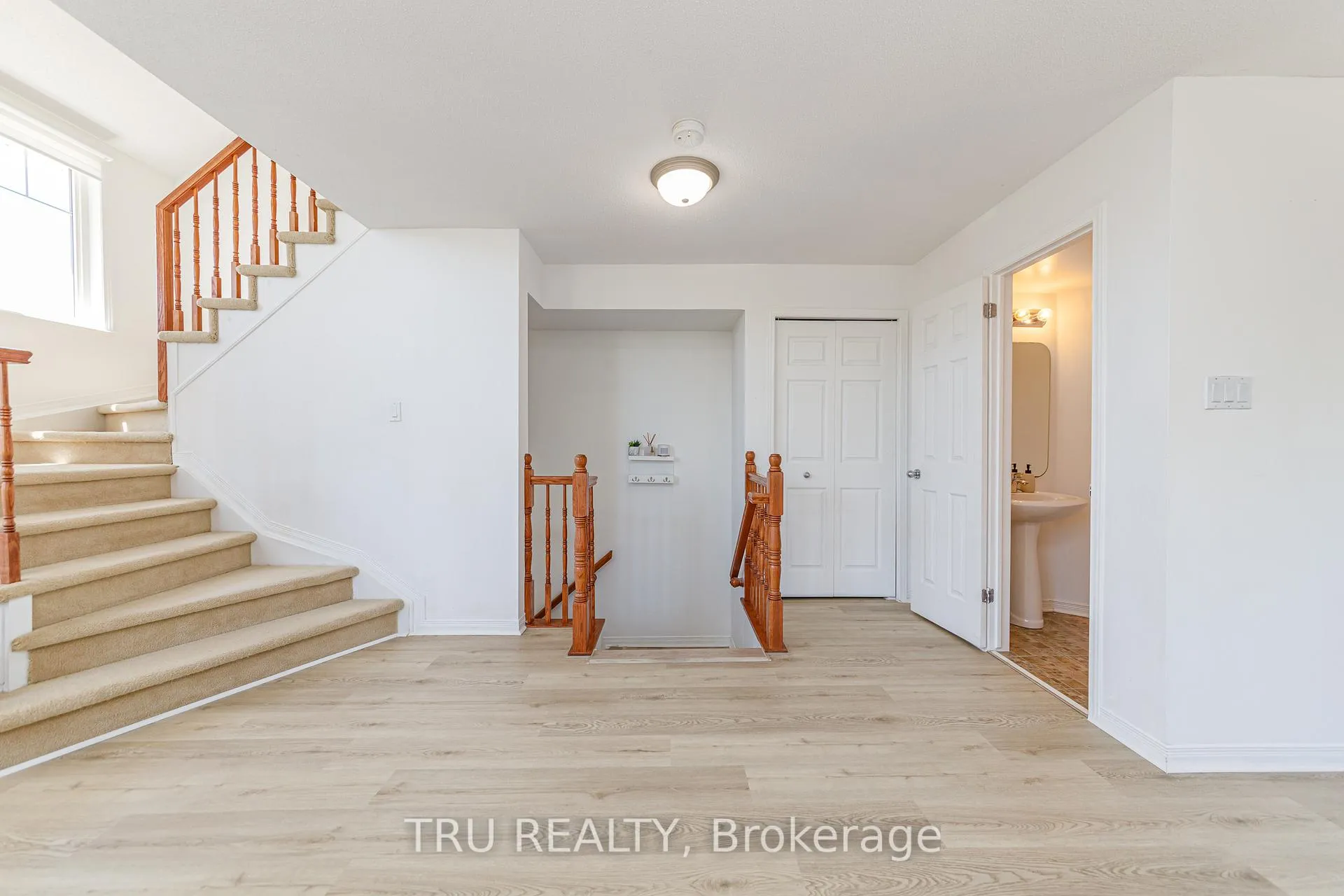 Photo 8 of Unit 10, 272 Keltie Private, Ottawa, Barrhaven - Longfields — HOMEH