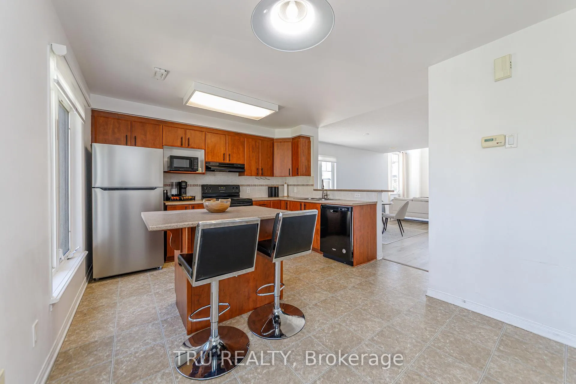 Photo 10 of Unit 10, 272 Keltie Private, Ottawa, Barrhaven - Longfields — HOMEH
