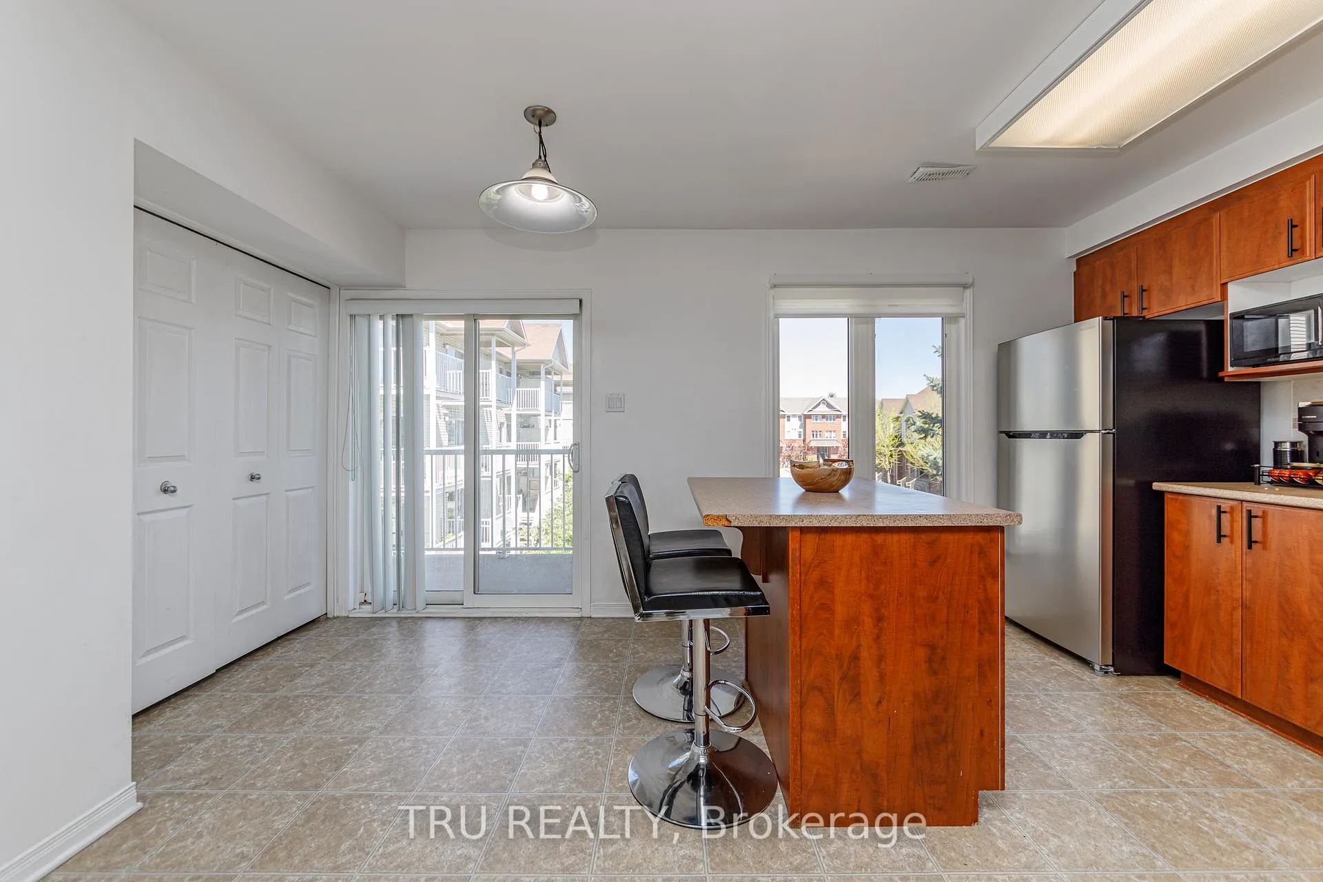Photo 12 of Unit 10, 272 Keltie Private, Ottawa, Barrhaven - Longfields — HOMEH